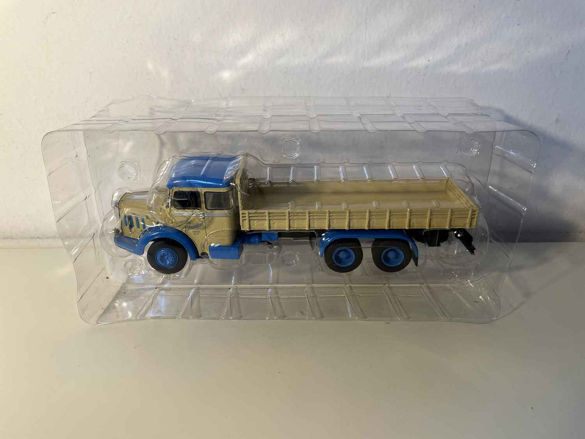 BERNARD 6R 180 beige en blauwe vrachtwagen (vrachtwagen met laadbak)