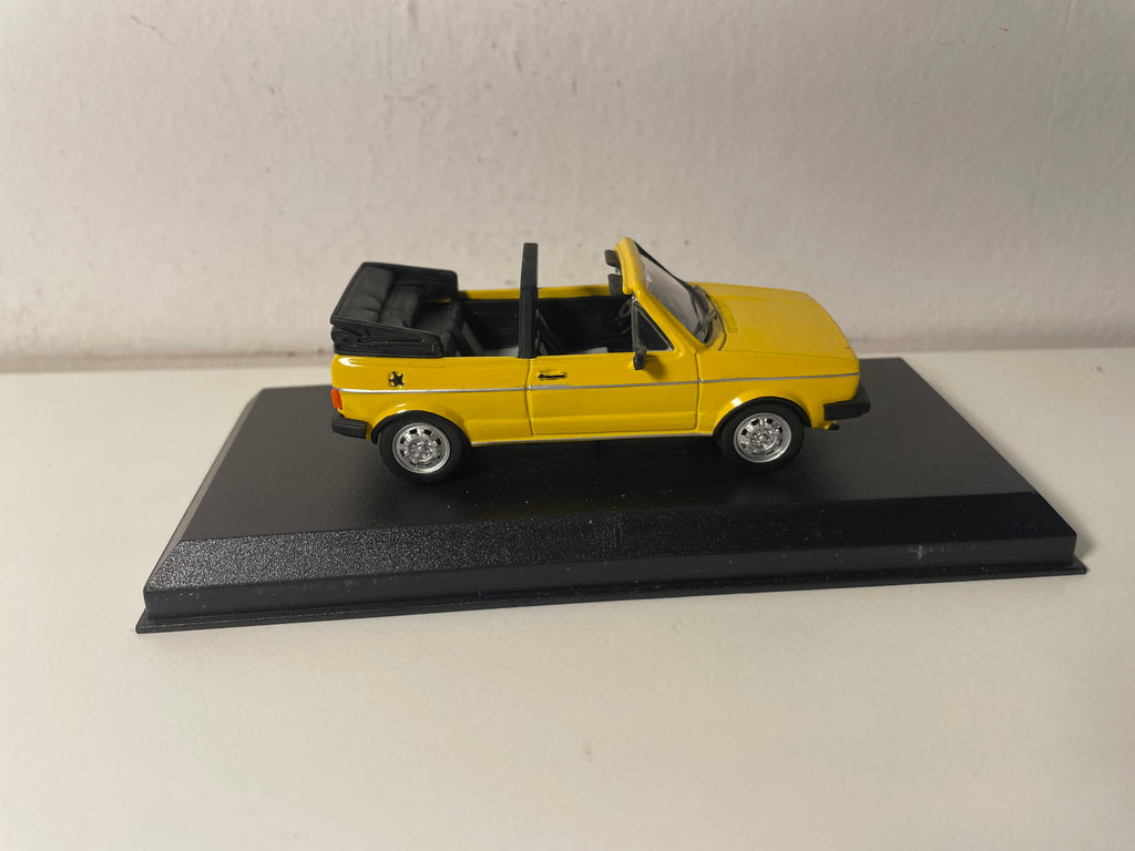 Volkswagen Golf 1 cabriolet żółty z 1974 roku - DETAILCARS N°275