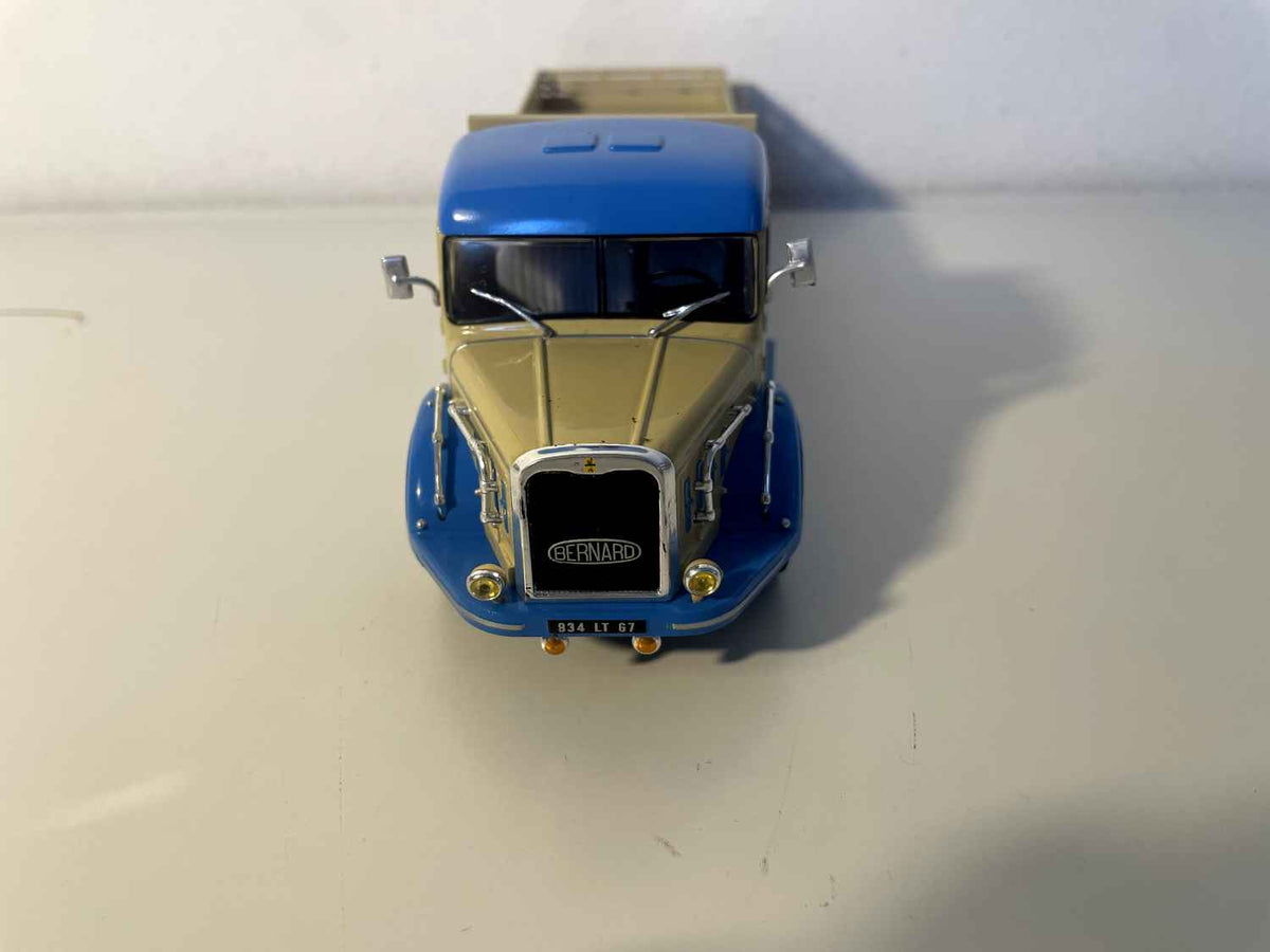 BERNARD 6R 180 beige en blauwe vrachtwagen (vrachtwagen met laadbak)