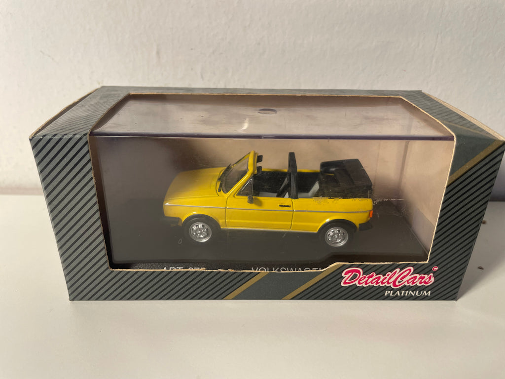 Volkswagen Golf 1 cabriolet żółty z 1974 roku - DETAILCARS N°275