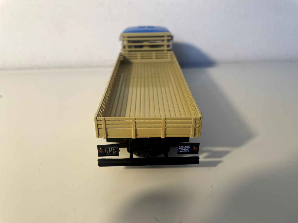 BERNARD 6R 180 beige en blauwe vrachtwagen (vrachtwagen met laadbak)