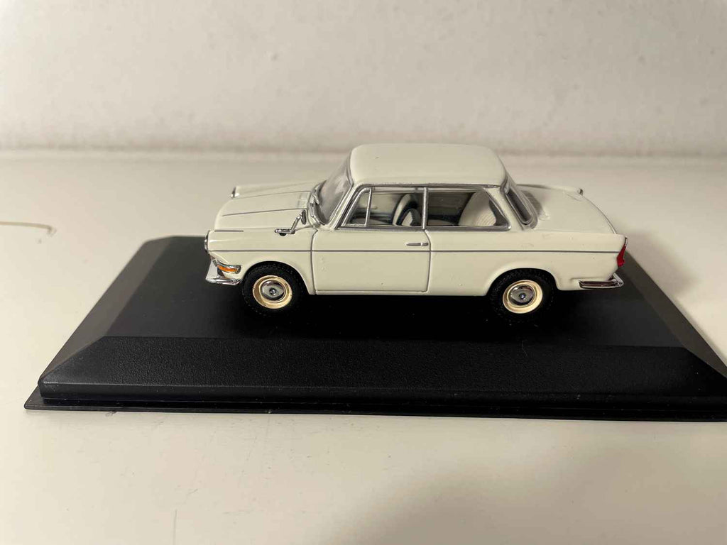 BMW 700 LS wäiss vun 1962 - Minichamps