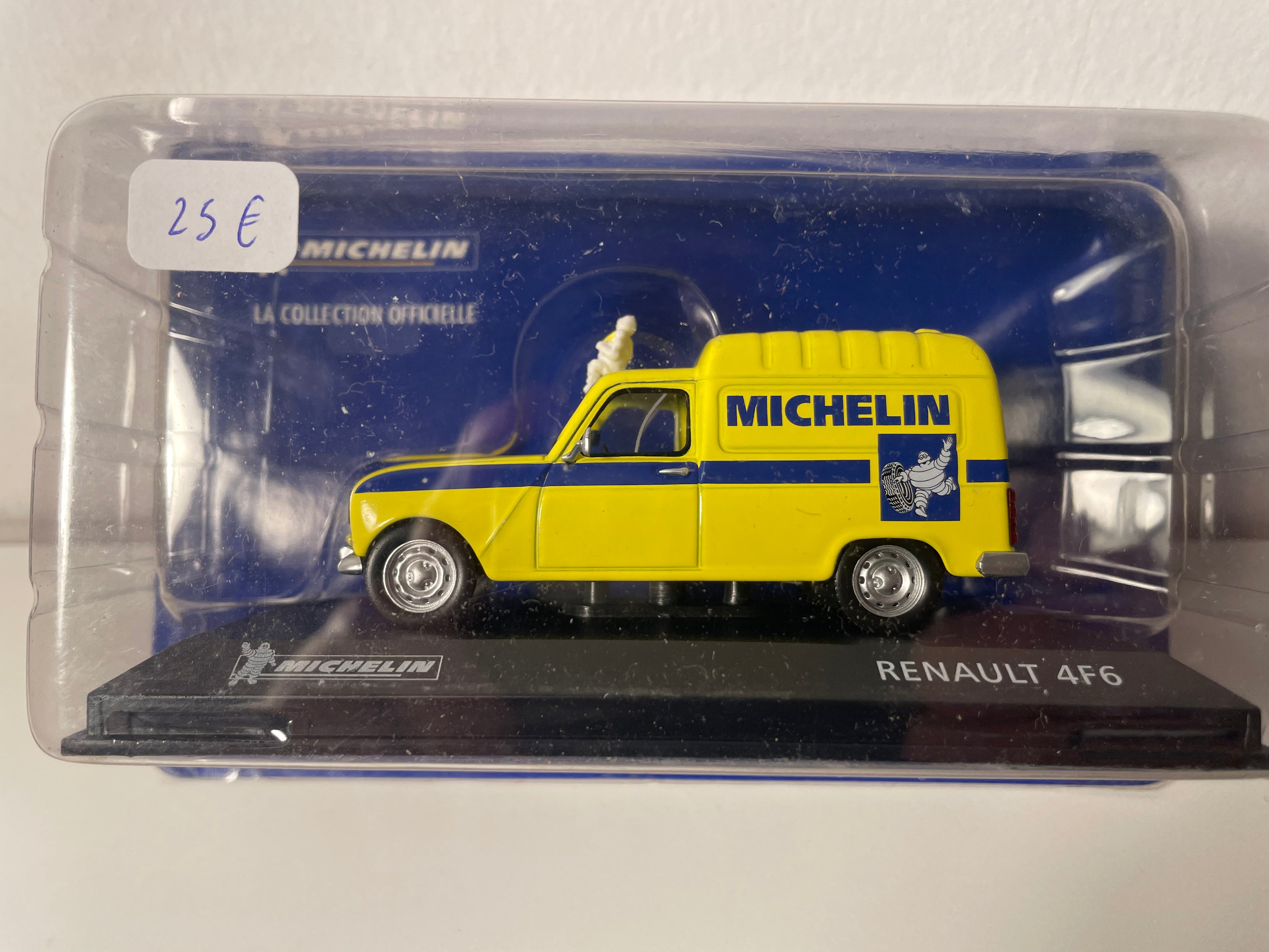 Renault 4F6 jaune MICHELIN