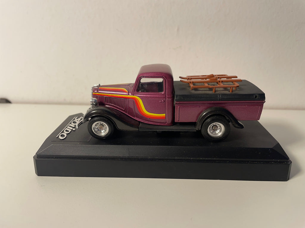 Ford V8 Custom CS 003 violett (mat brong nummelen am Plateau) - Solido