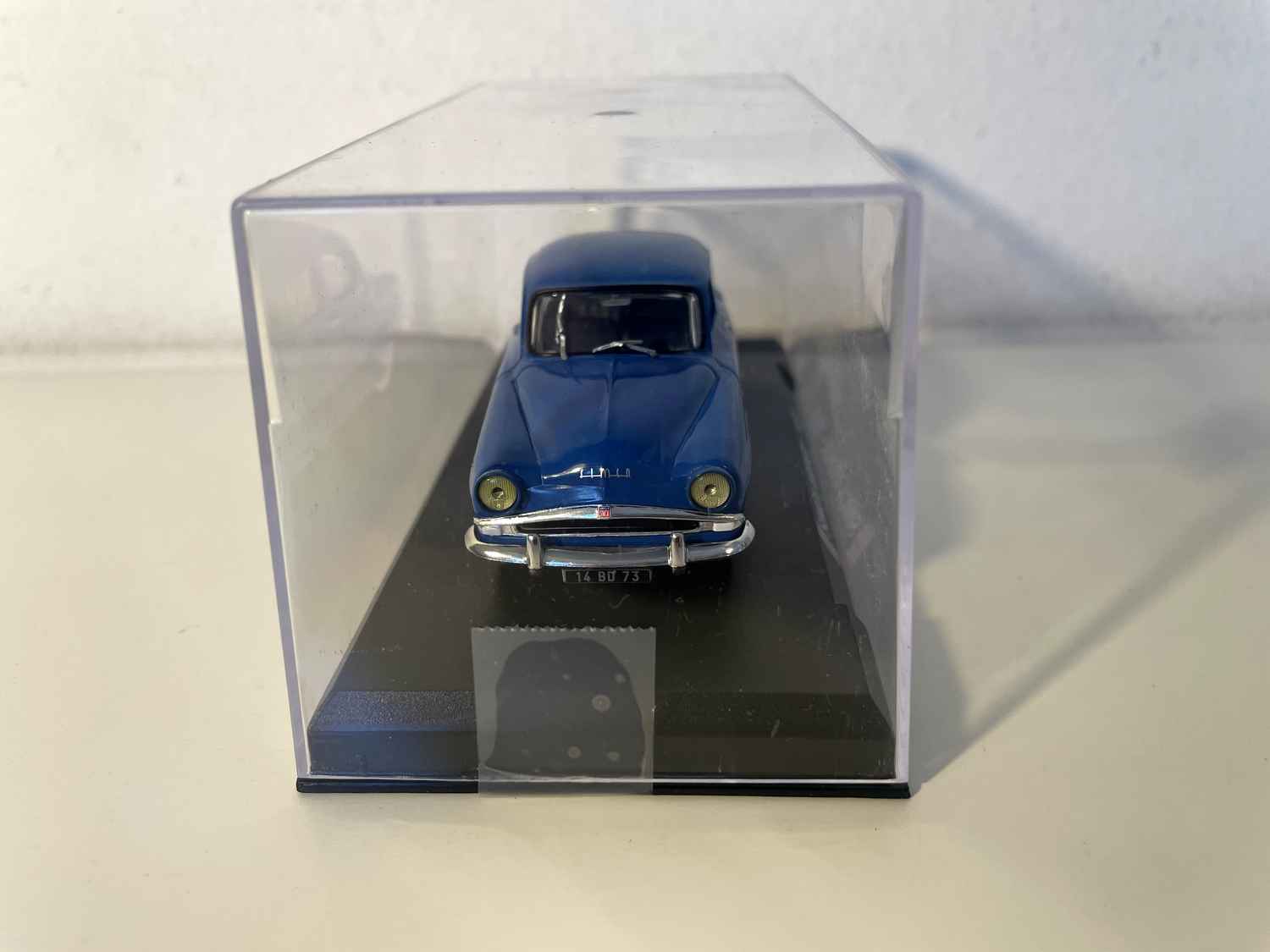 SIMCA Aronde azul de 1955 (Auto Plus)