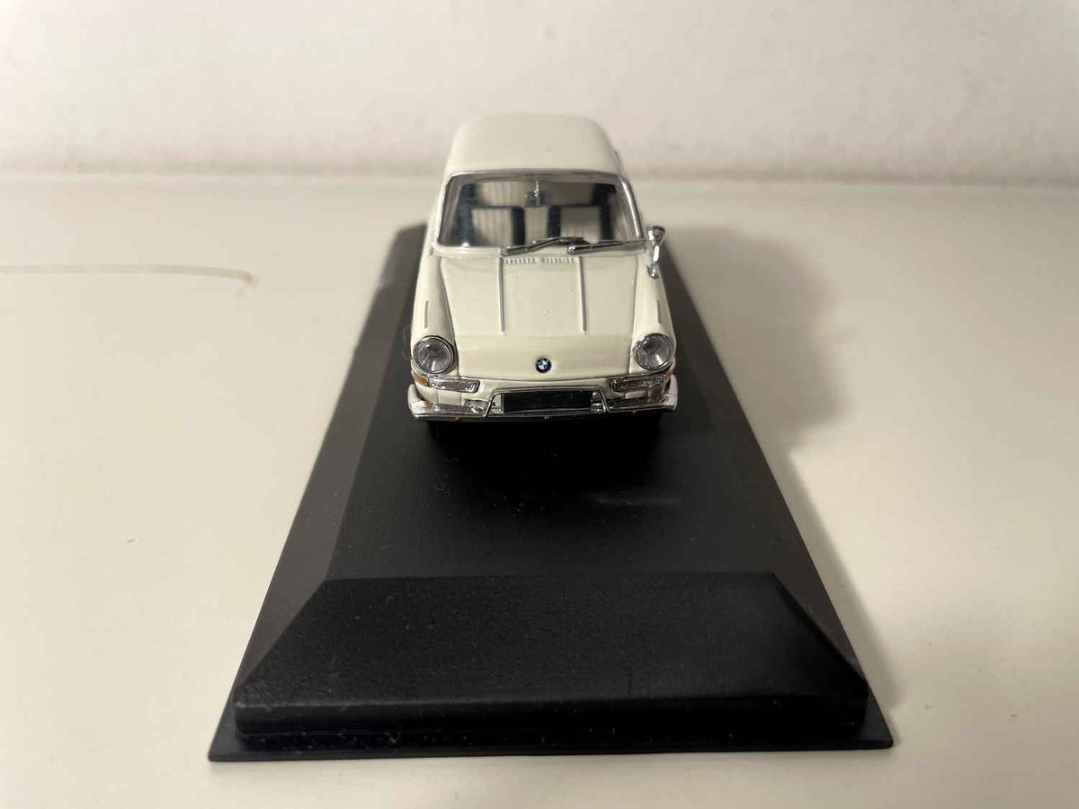 BMW 700 LS wäiss vun 1962 - Minichamps