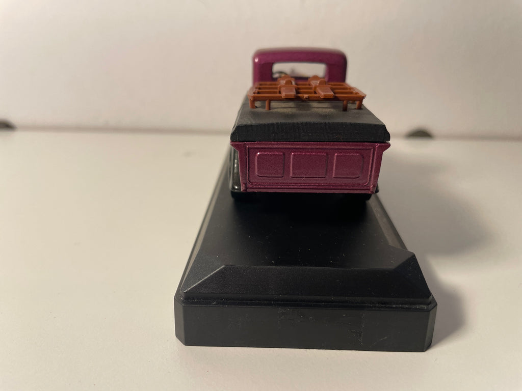 Ford V8 Custom CS 003 violett (mat brong nummelen am Plateau) - Solido
