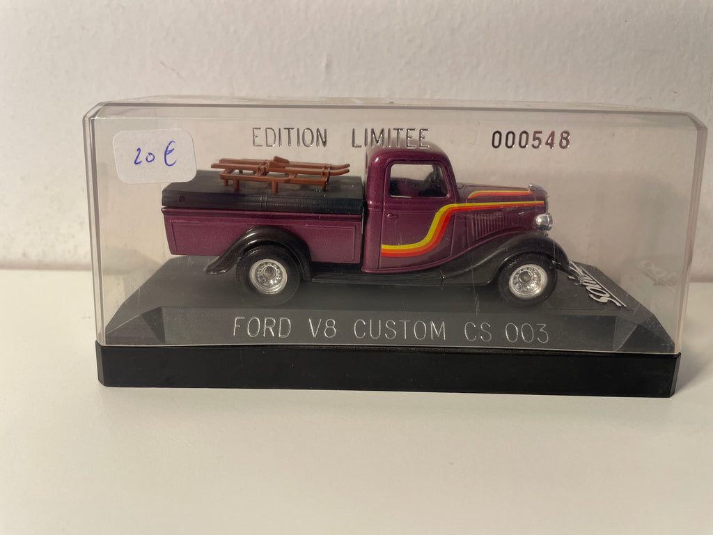 Ford V8 Custom CS 003 violett (mat brong nummelen am Plateau) - Solido
