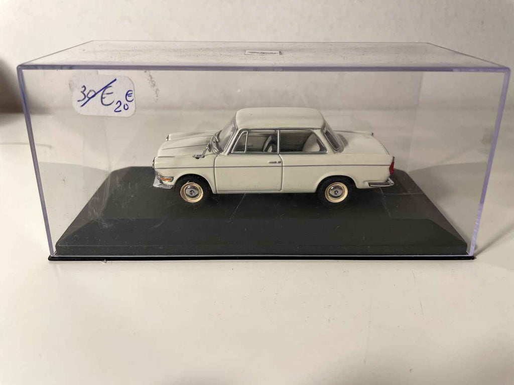 BMW 700 LS wäiss vun 1962 - Minichamps