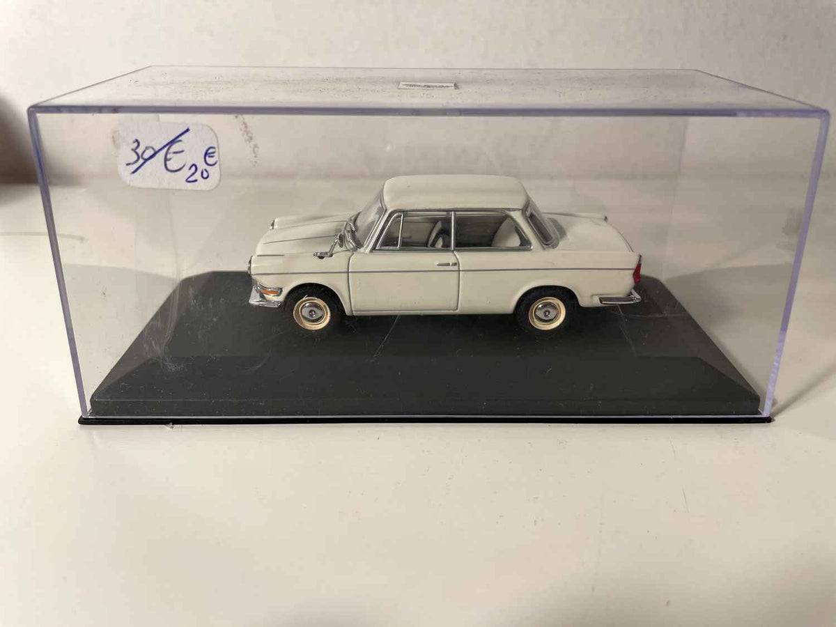 BMW 700 LS wäiss vun 1962 - Minichamps