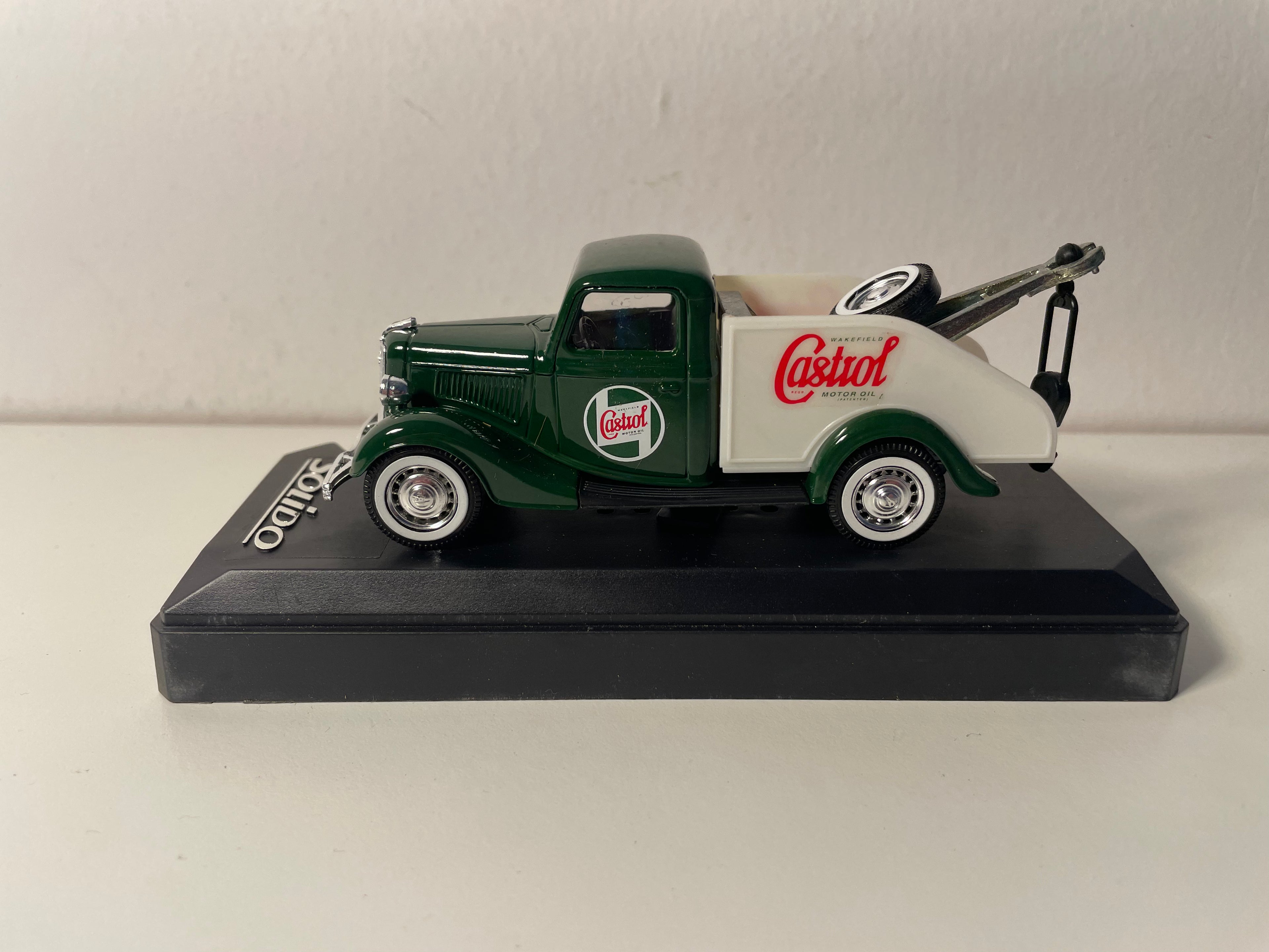 Ford V8 pomoc drogowa zielono-biała CASTROL - Solido nr 4439