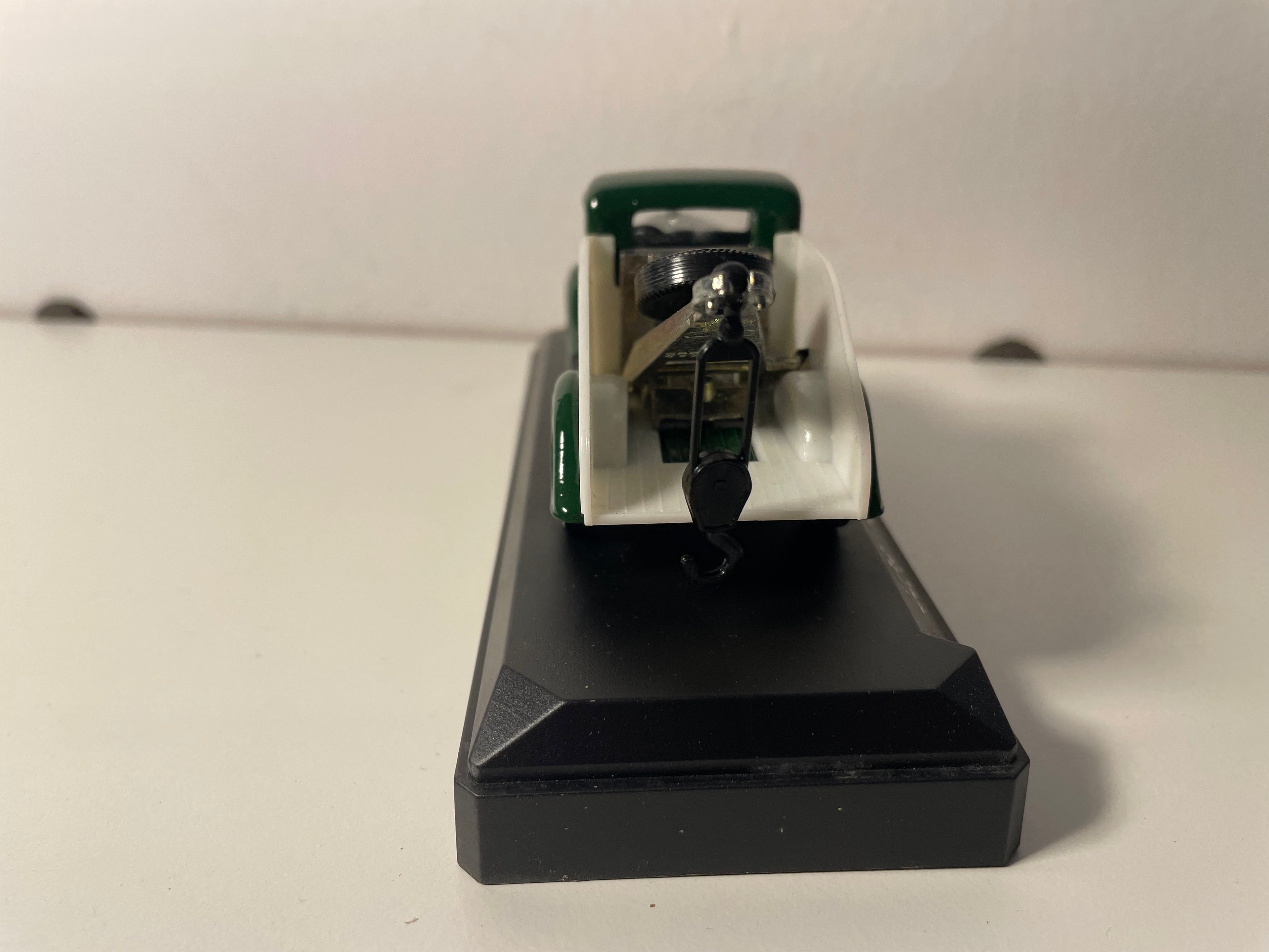 Ford V8 pomoc drogowa zielono-biała CASTROL - Solido nr 4439