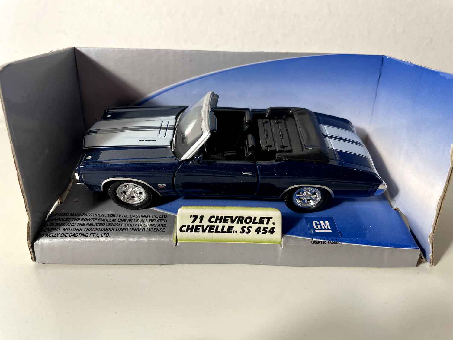 Chevrolet Chevelle SS 454 niebiesko-biała