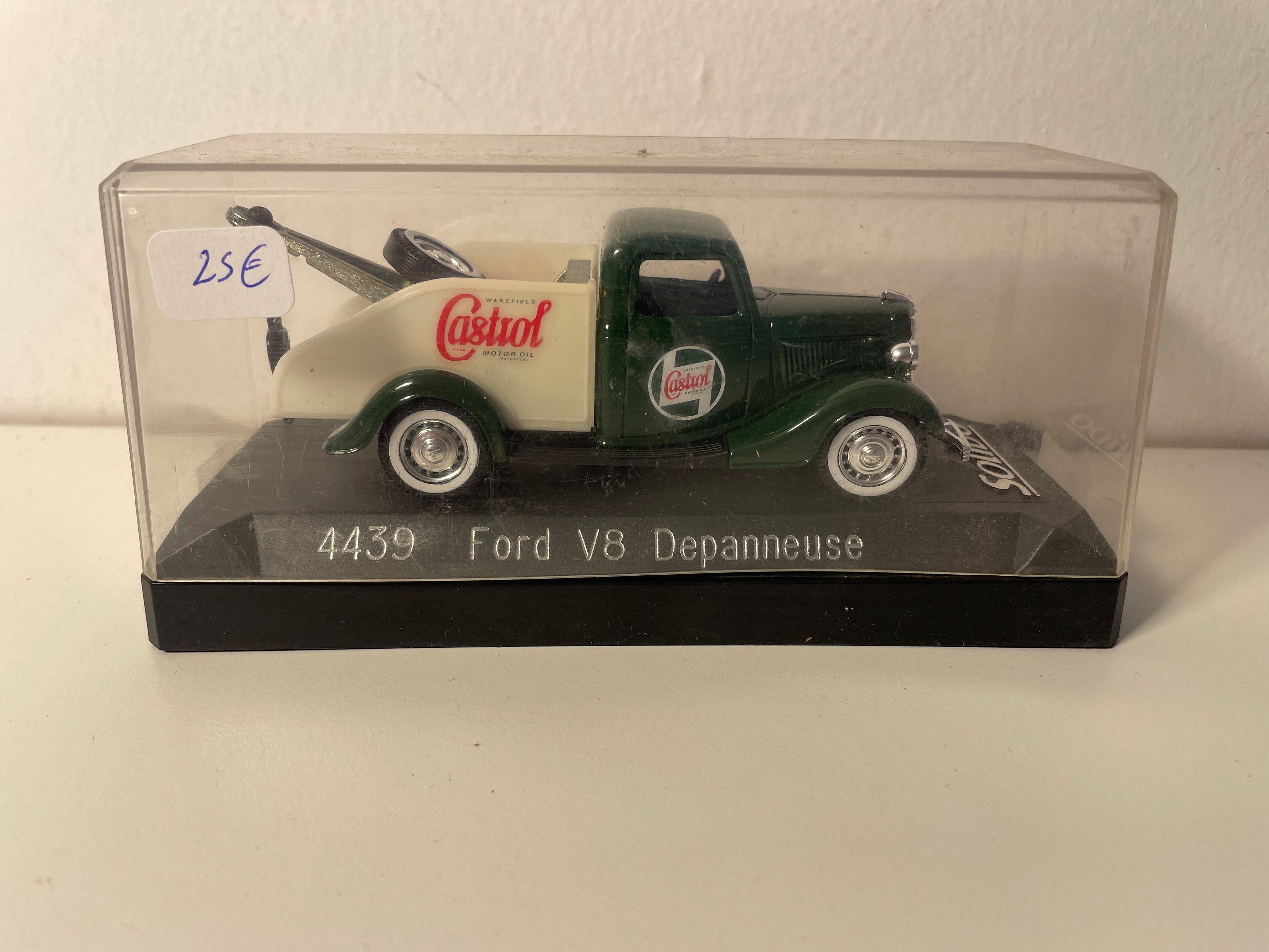 Ford V8 pomoc drogowa zielono-biała CASTROL - Solido nr 4439