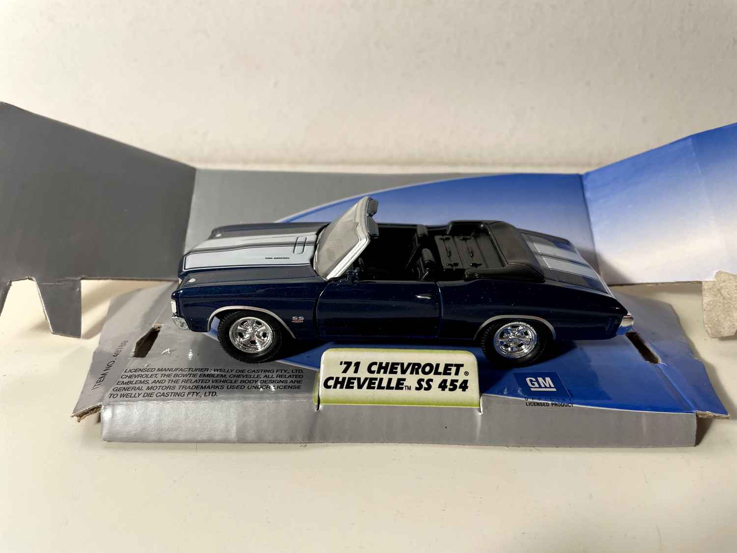 Chevrolet Chevelle SS 454 niebiesko-biała