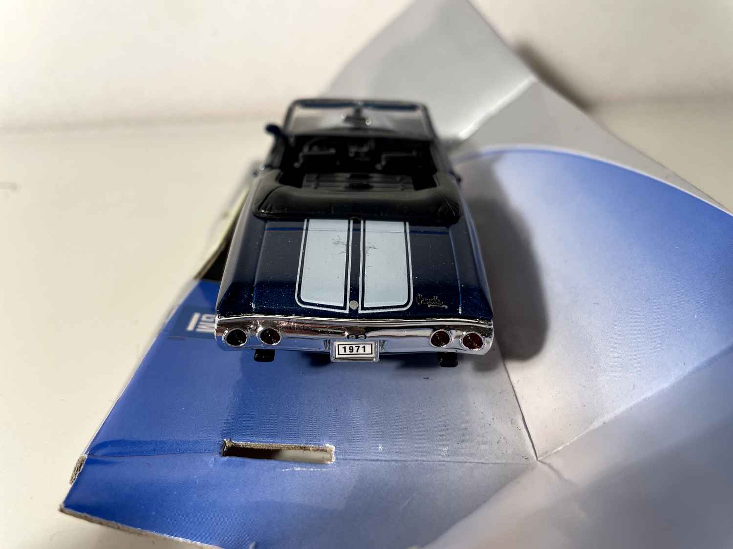 Chevrolet Chevelle SS 454 niebiesko-biała