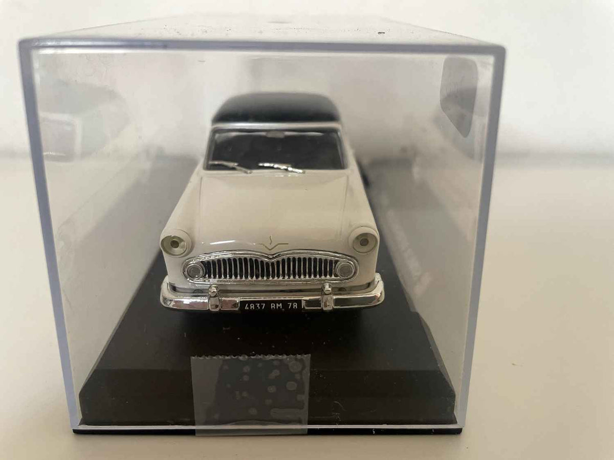 SIMCA Versailles off-wäiss a schwaarz Daach vun 1955 (Auto Plus)