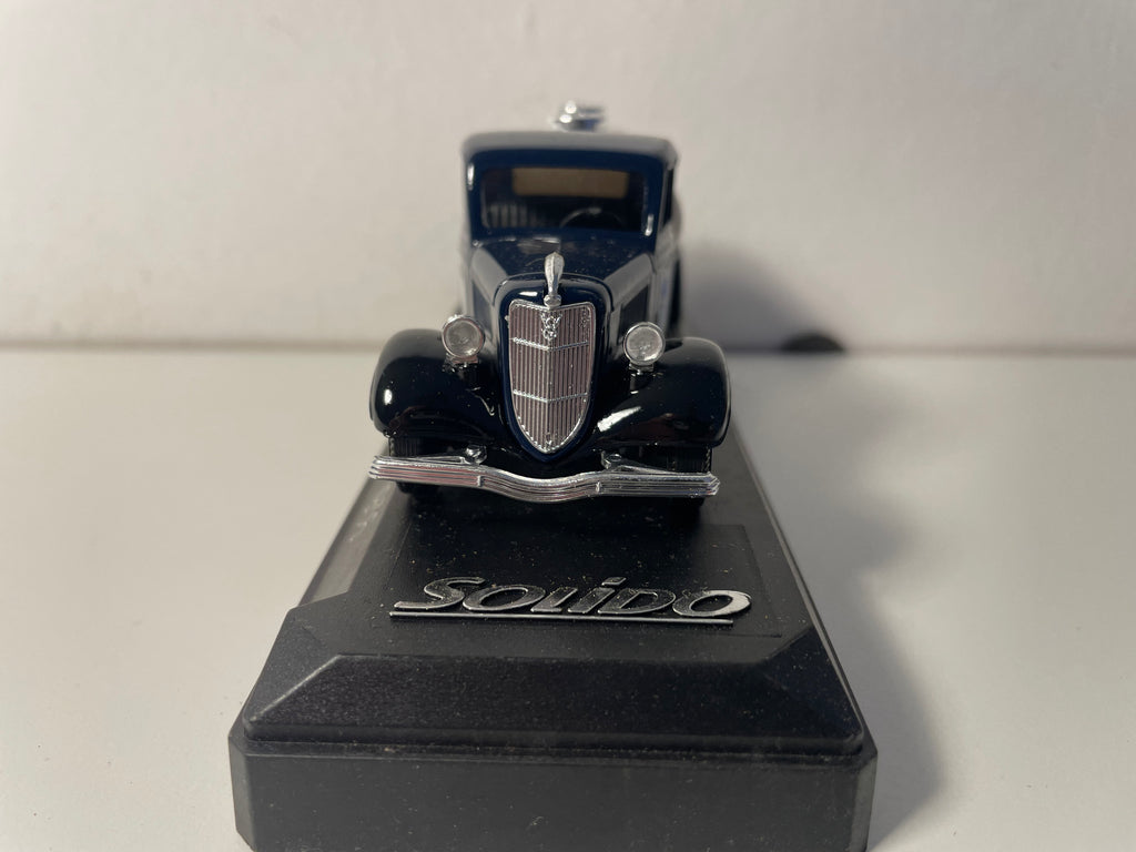 Ford V8 lechero azul y cisterna blanca de 1936 - Solido referencia 4440