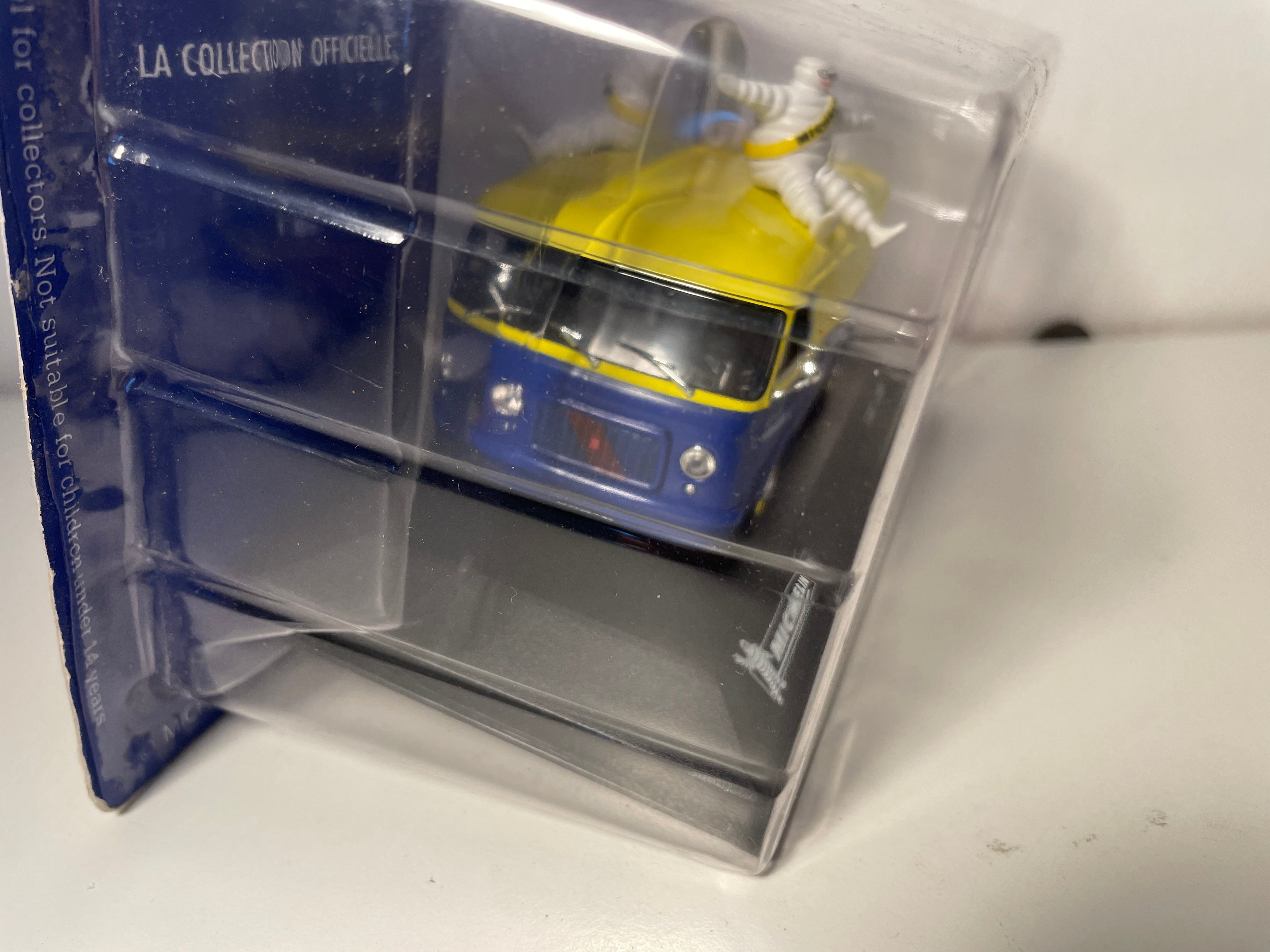 Fiat 238 bleu et jaune MICHELIN