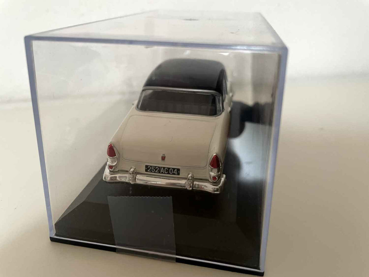 SIMCA Vedette Versailles blanc cassé et toit noir de 1956