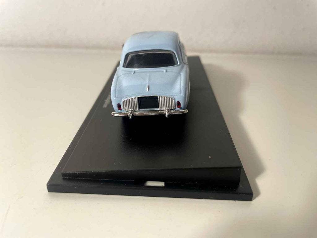 Renault Dauphine bleue pâle - Universal Hobbies