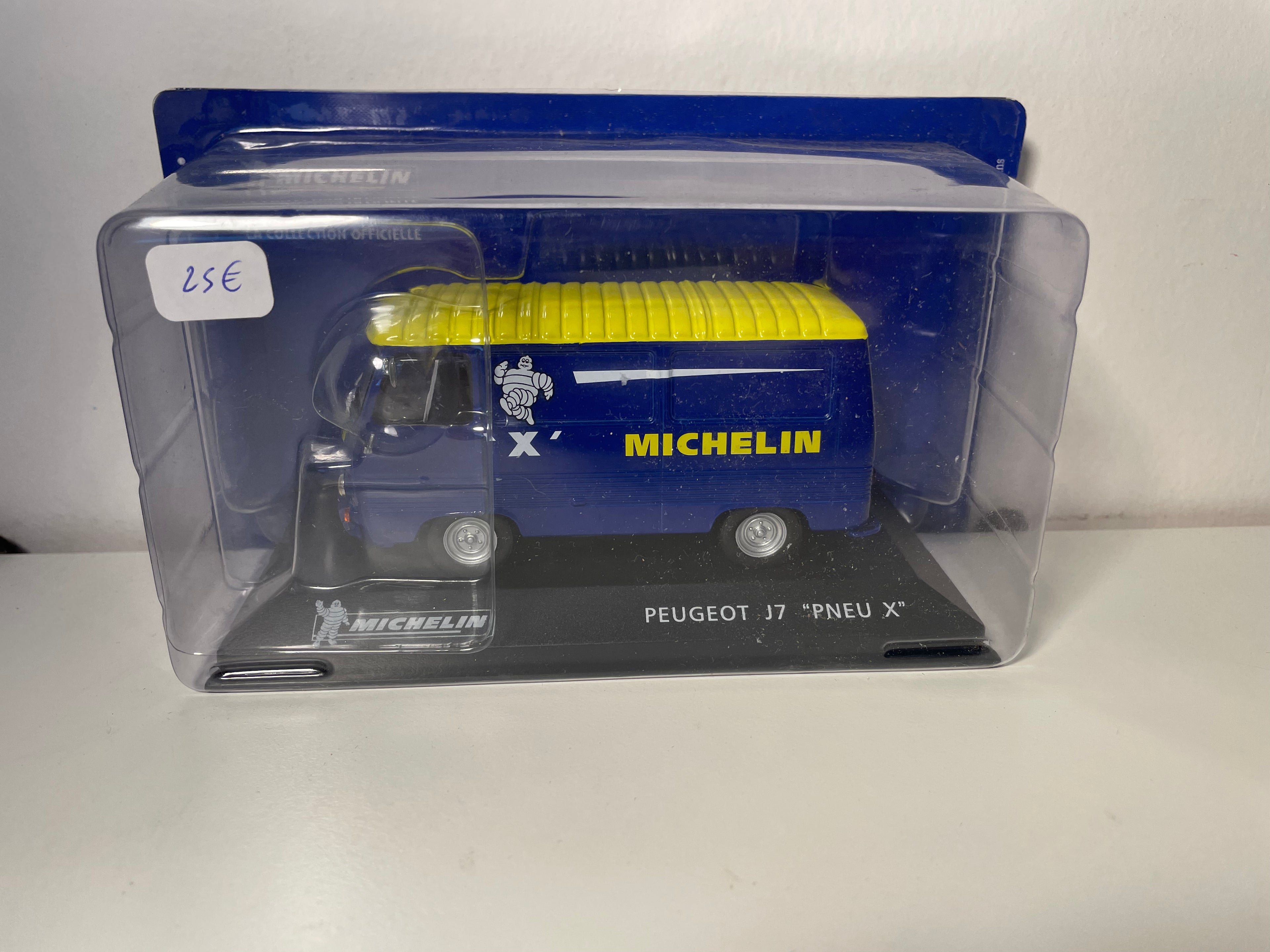 Peugeot J7 tire X MICHELIN