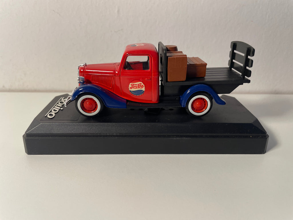 Ford V8 Platform Truck bleu, rouge et noir avec publicité PEPSI-COLA - Solido référence 99059 (sans la boite en carton)