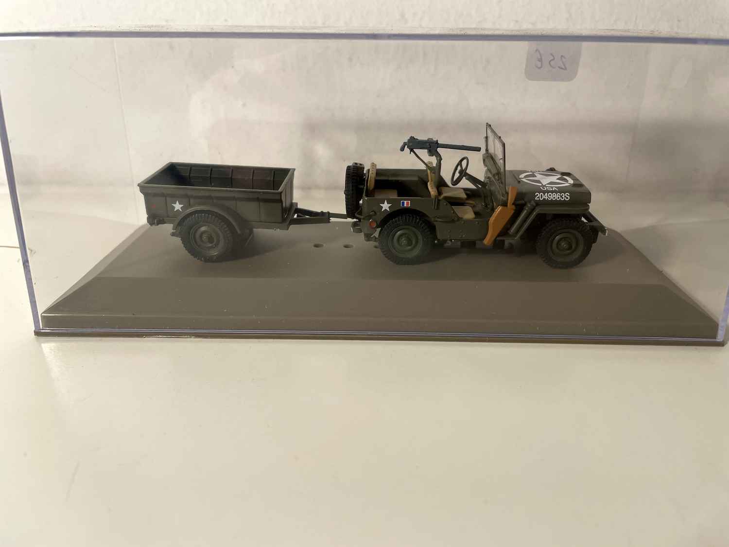 Jeep Willys MB en zijn aanhanger van de 2e DB - Atlas