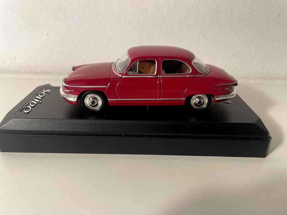 Panhard PL 17 burdeos de 1961 (referencia Solido 4586)