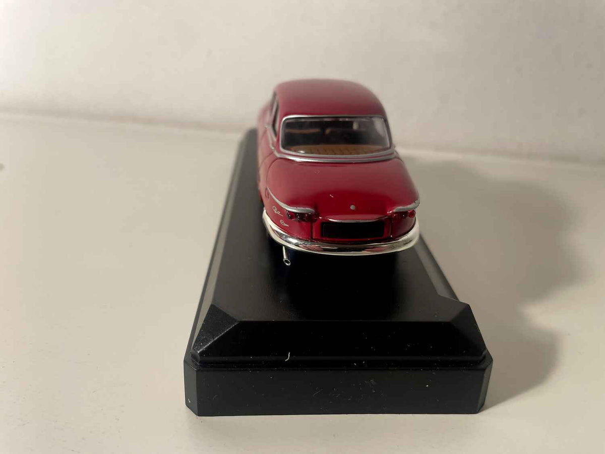 Panhard PL 17 burdeos de 1961 (referencia Solido 4586)