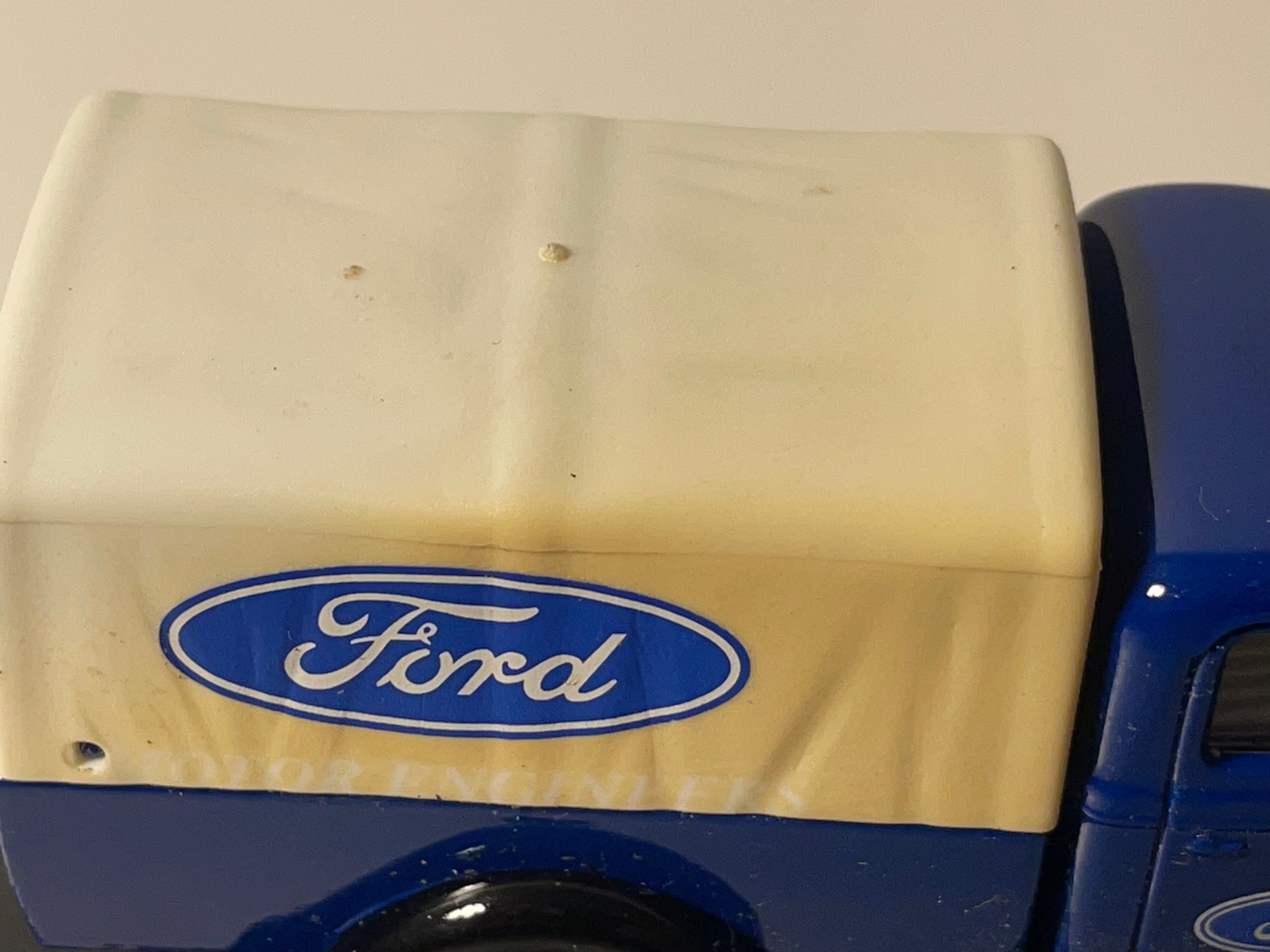 Ford V8 pick-up niebieski z plandeką - Solido referencja 4441 (plandeka wyblakła)