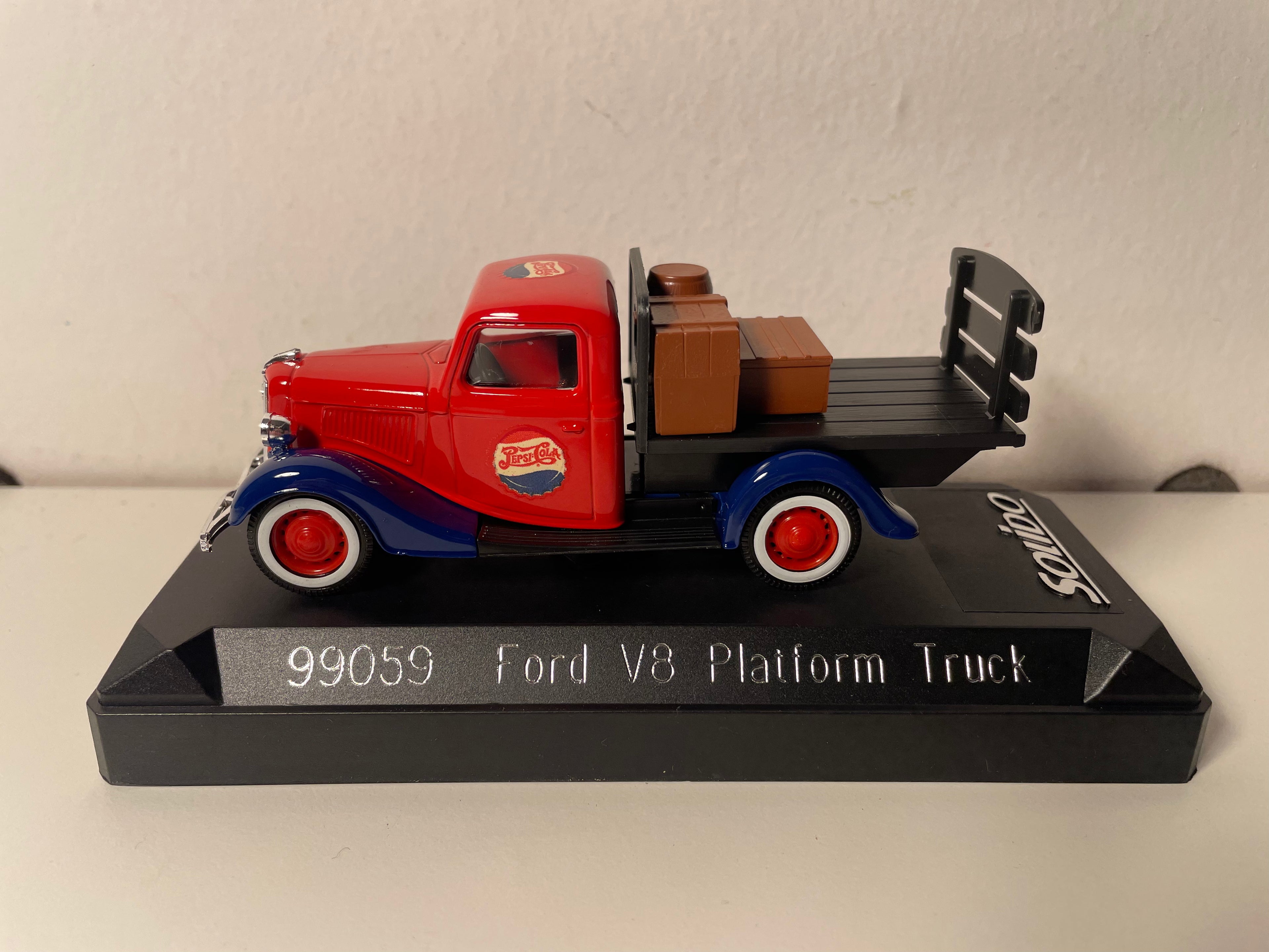 Ford V8 Platform Truck niebieski, czerwony i czarny z reklamą PEPSI-COLA - Solido nr 99059 (z pudełkiem kartonowym)