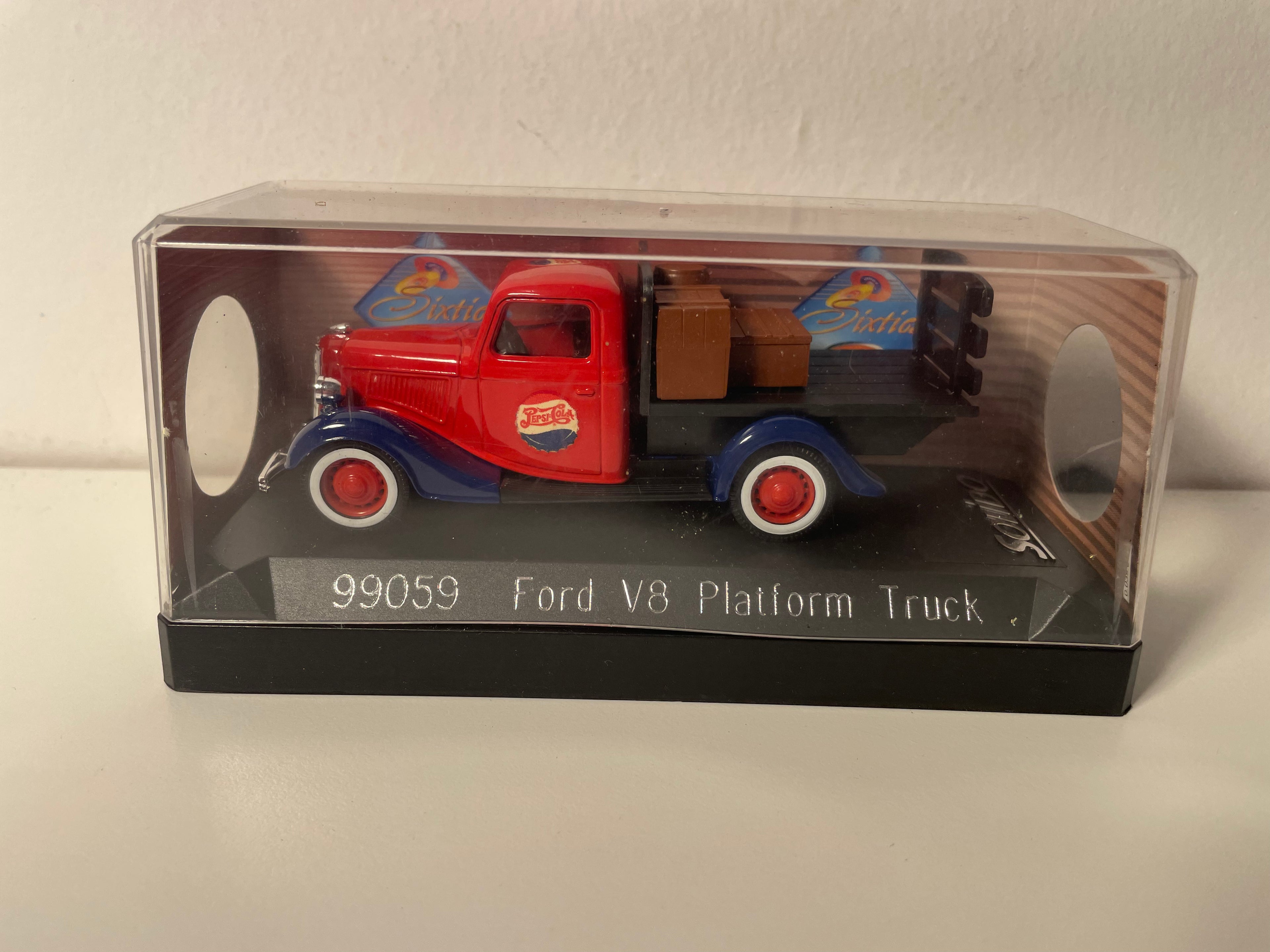Ford V8 Platform Truck niebieski, czerwony i czarny z reklamą PEPSI-COLA - Solido nr 99059 (z pudełkiem kartonowym)