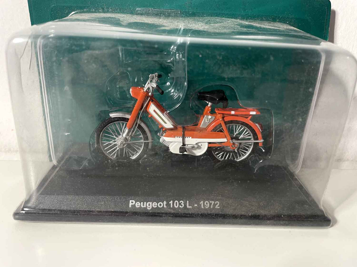 Mobylette Peugeot 103l orange de 1972 (échelle 1/18ème)