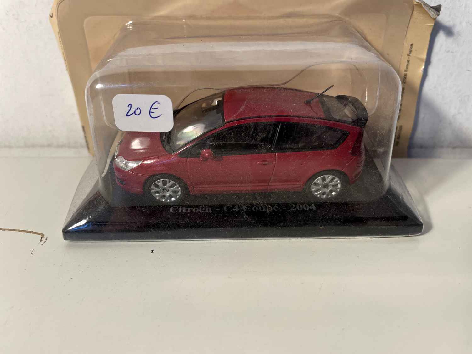 Citroën C4 Coupé rouge foncé de 2004