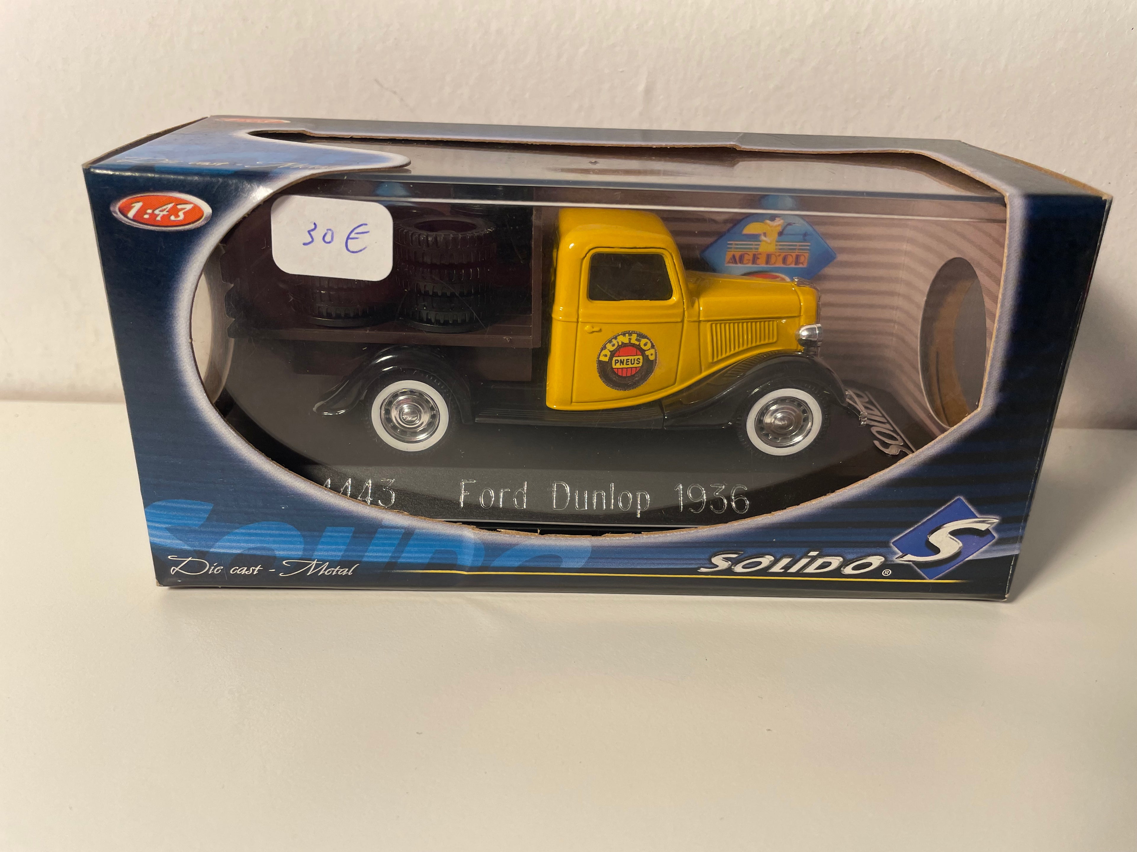 Ford Plateau Gelb und Schwarz von 1936 (Dunlop-Werbung) mit Reifen - Solido Referenz 4443 (mit Kartonverpackung)