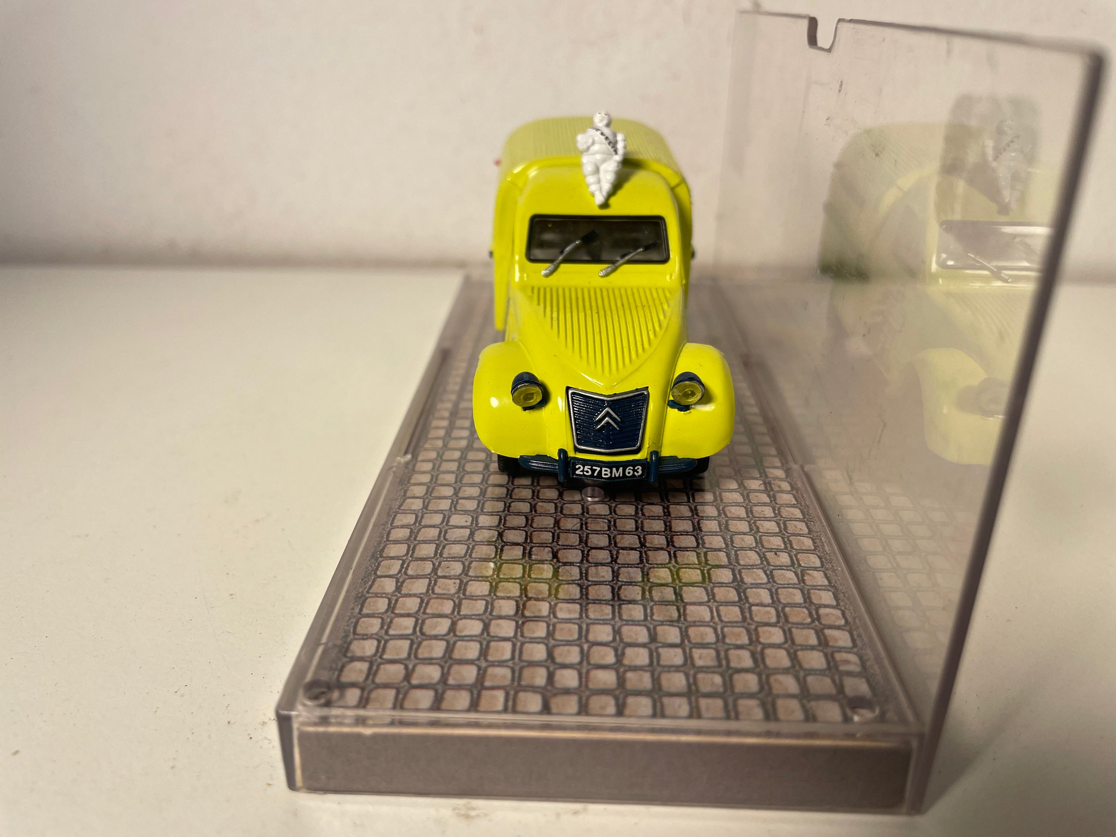 Citroën2 CV fourgonnette jaune MICHELIN - NOREV référence 156024