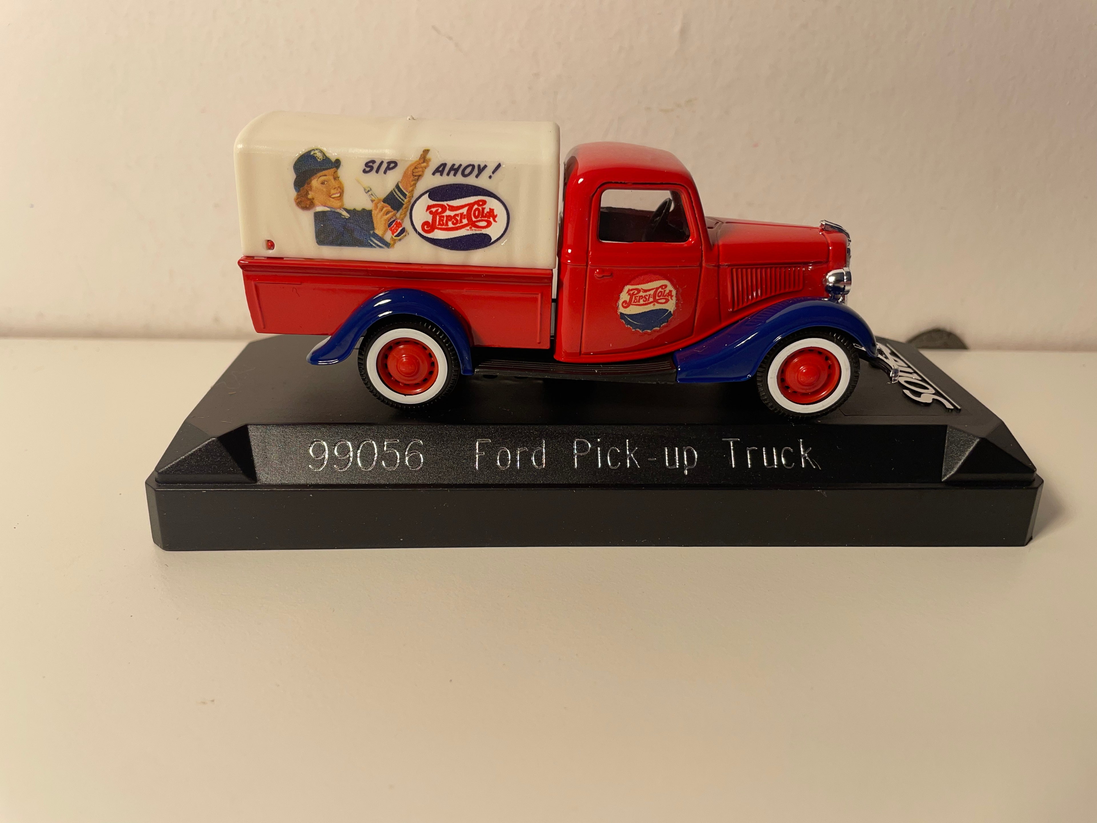 Ford pick-up Truck bâché rouge et bleu et bâche blanc cassé avec publicité PEPSI-COLA - Solido référence 99056 (avec boite en carton)