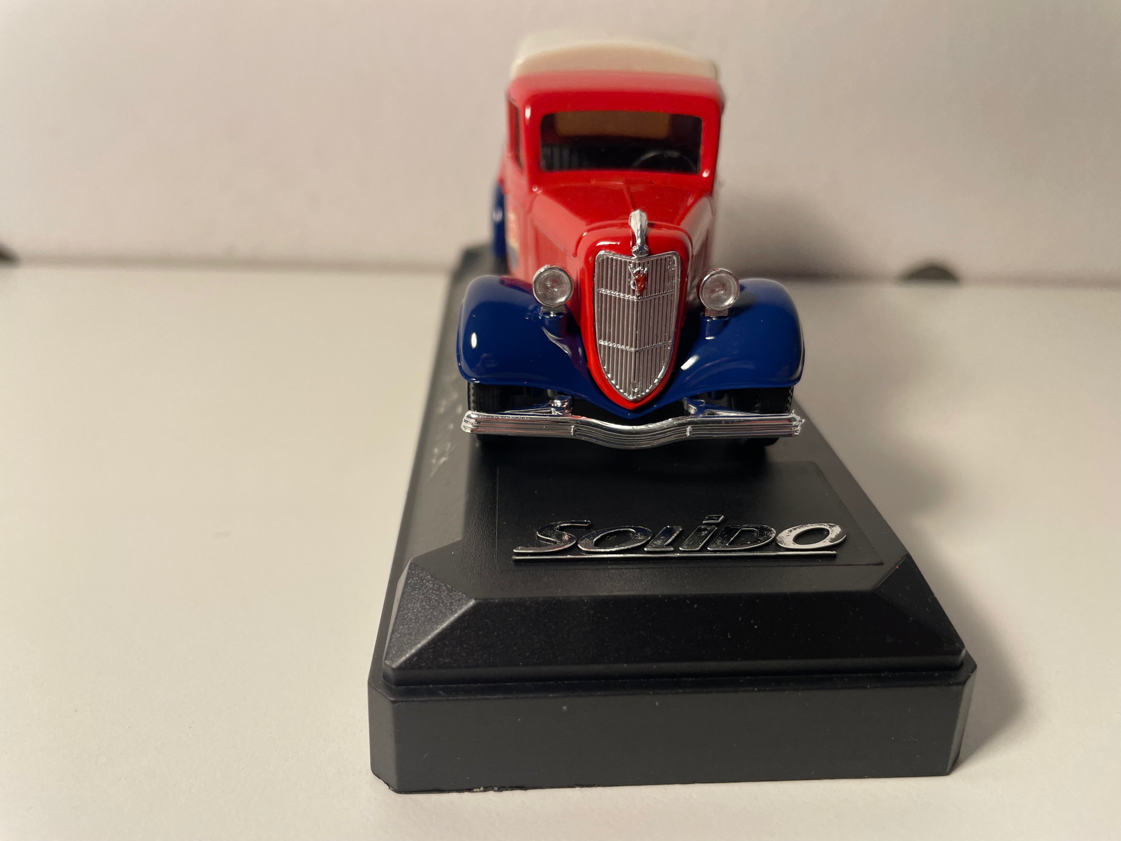Ford pick-up Truck bâché rouge et bleu et bâche blanc cassé avec publicité PEPSI-COLA - Solido référence 99056 (avec boite en carton)