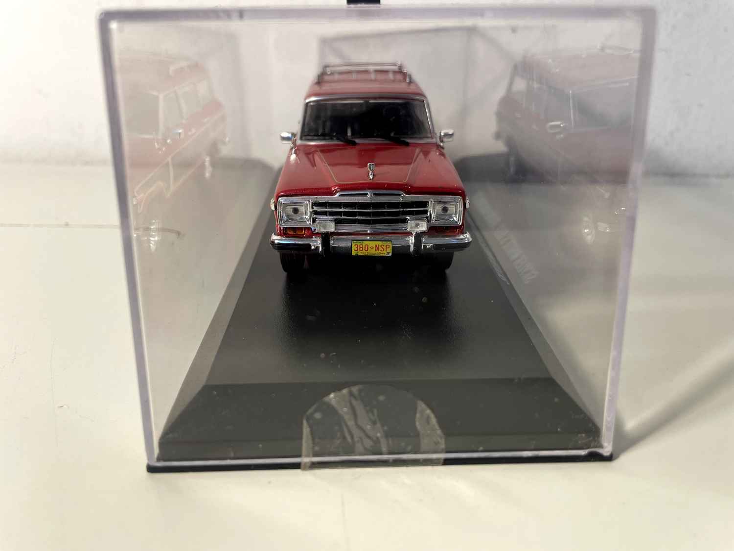 Jeep Grand Wagoneer Skyler White's ciemnoczerwony/bordowy i brązowy - Greenlight Collectibles