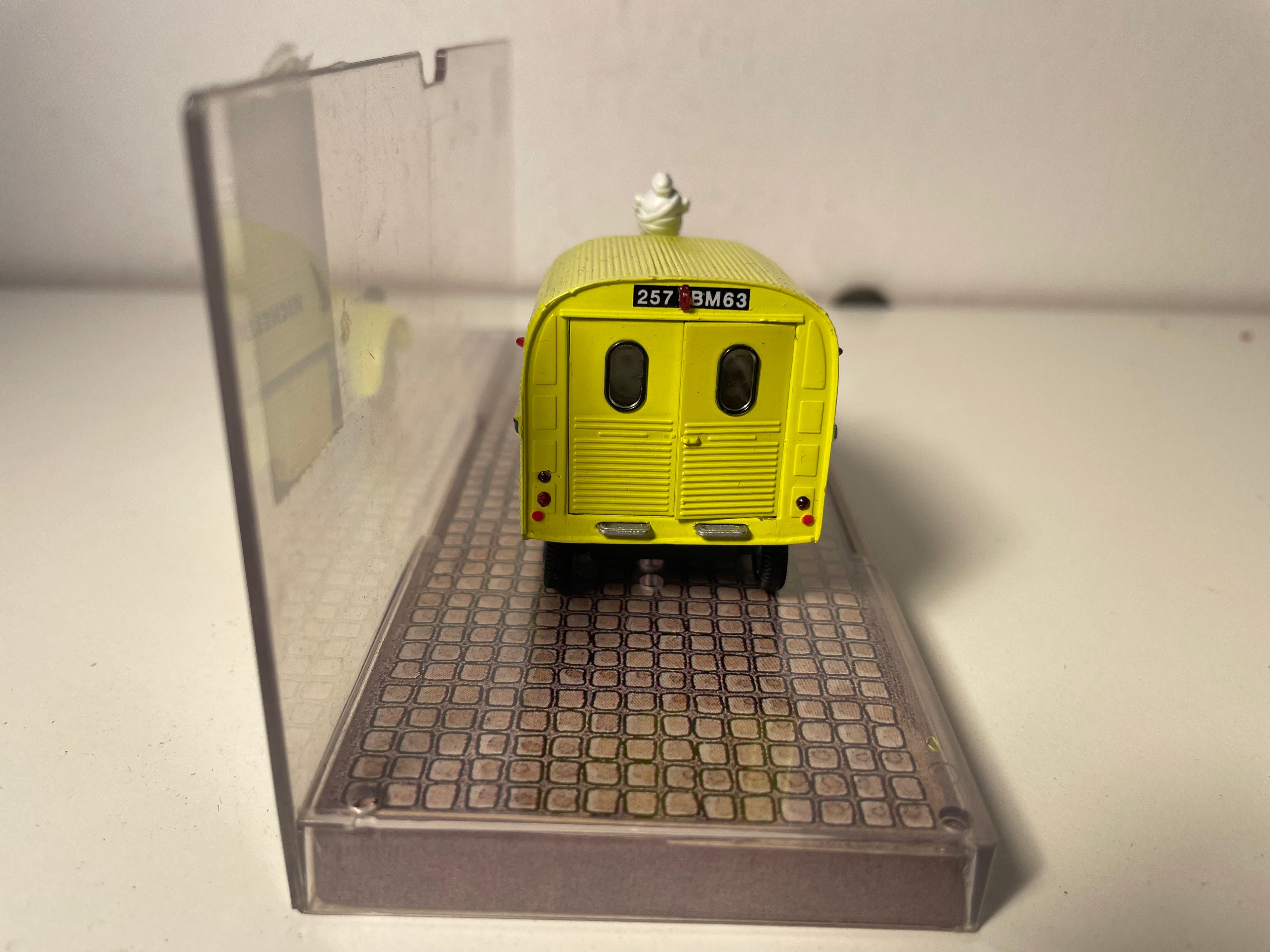 Citroën2 CV fourgonnette jaune MICHELIN - NOREV référence 156024
