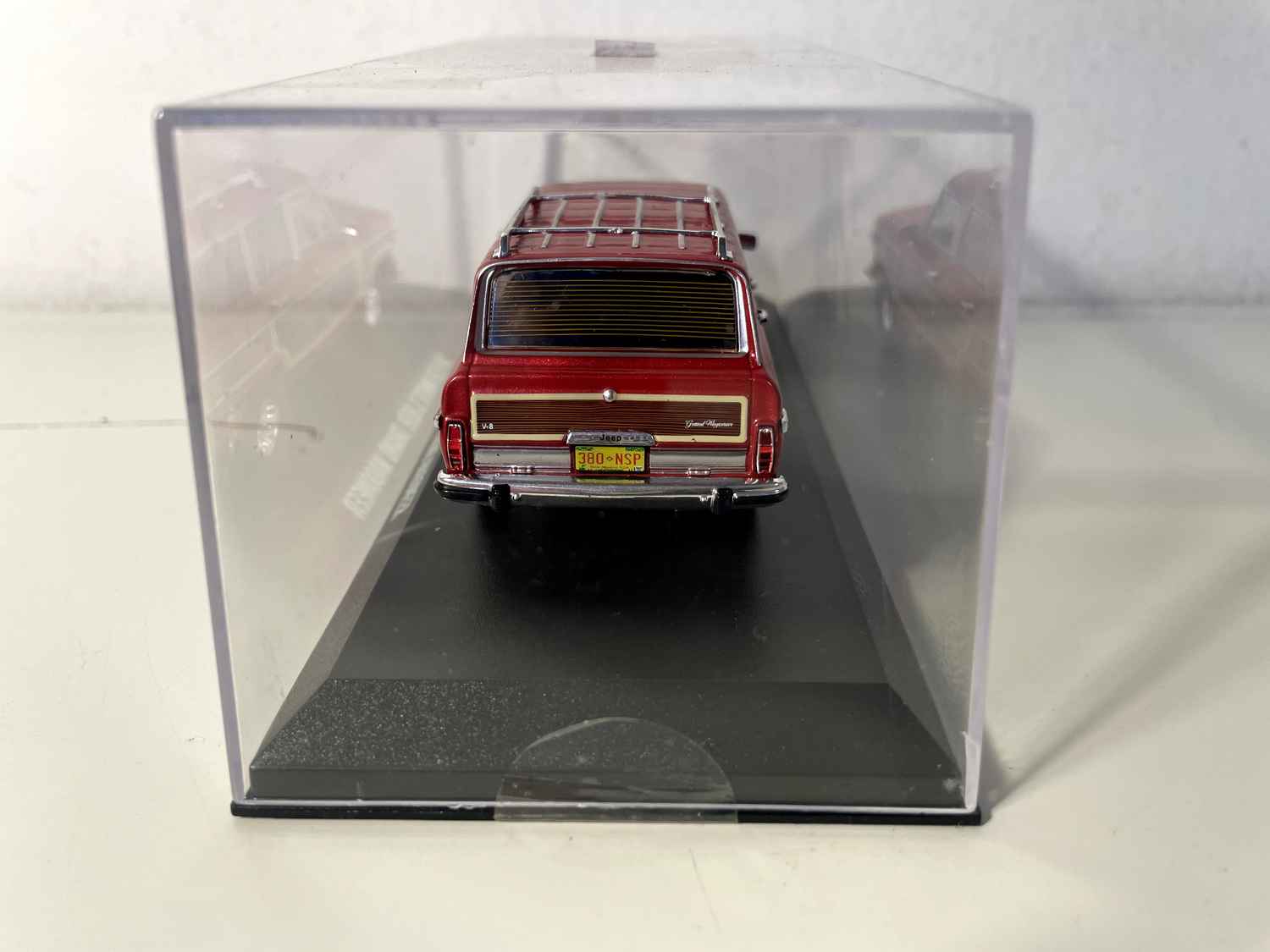 Jeep Grand Wagoneer Skyler White's ciemnoczerwony/bordowy i brązowy - Greenlight Collectibles