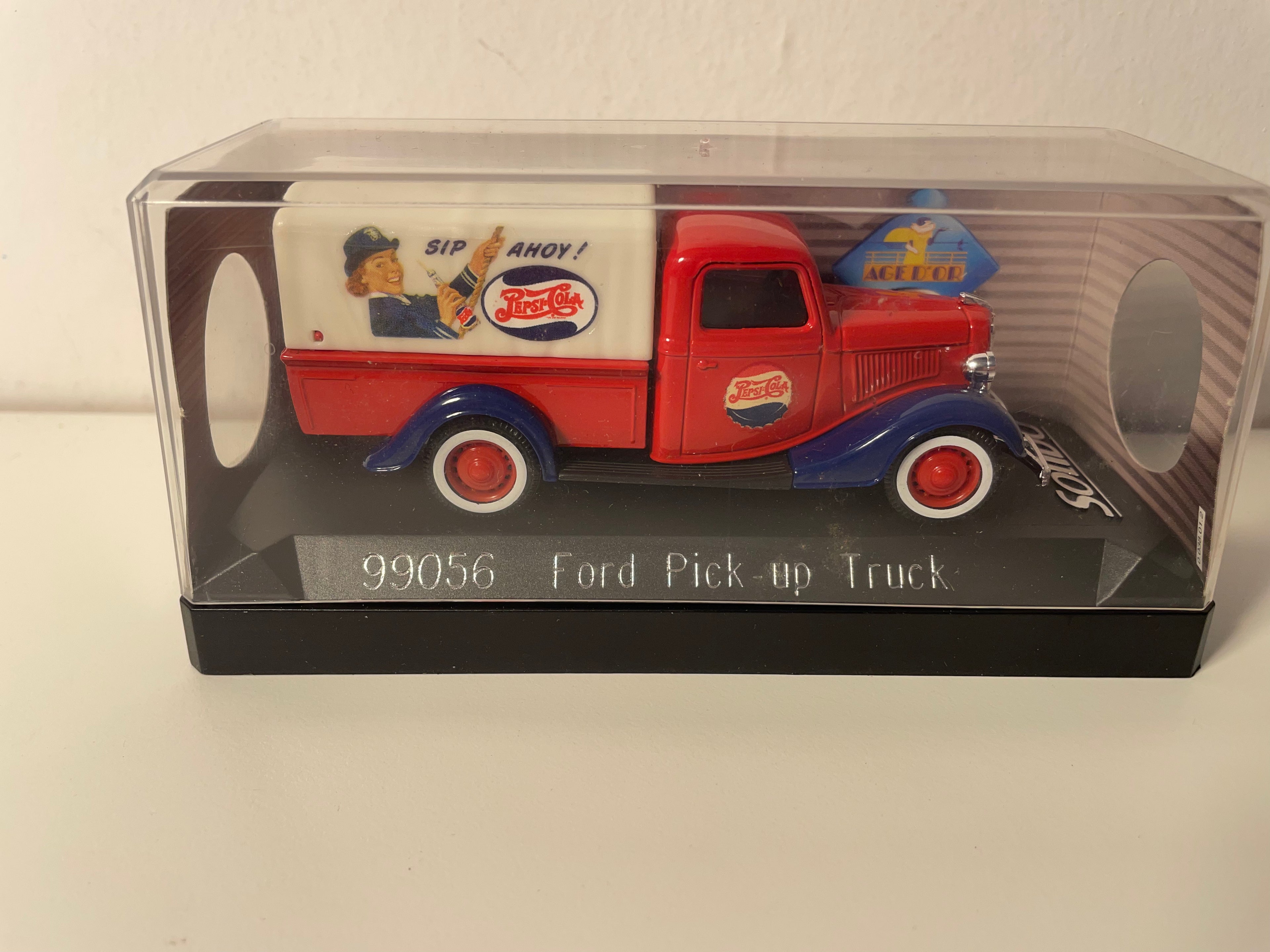 Ford pick-up Truck bâché rouge et bleu et bâche blanc cassé avec publicité PEPSI-COLA - Solido référence 99056 (avec boite en carton)