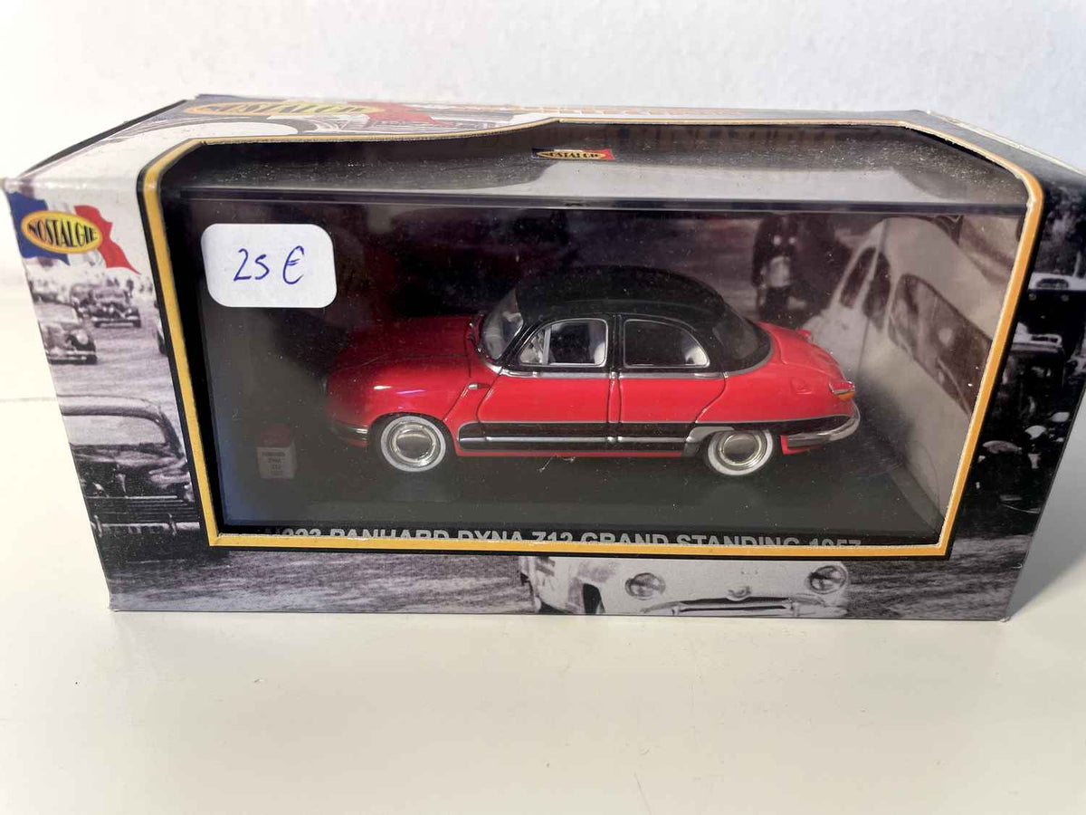 Panhard Dyna Z12 Grand Standing rouge et toit noir de 1957 - NOSTALGIE référence N023
