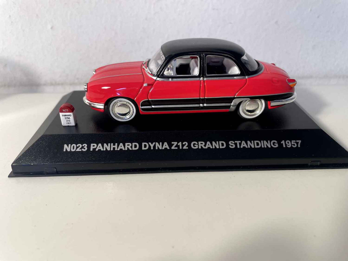 Panhard Dyna Z12 Grand Standing rouge et toit noir de 1957 - NOSTALGIE référence N023
