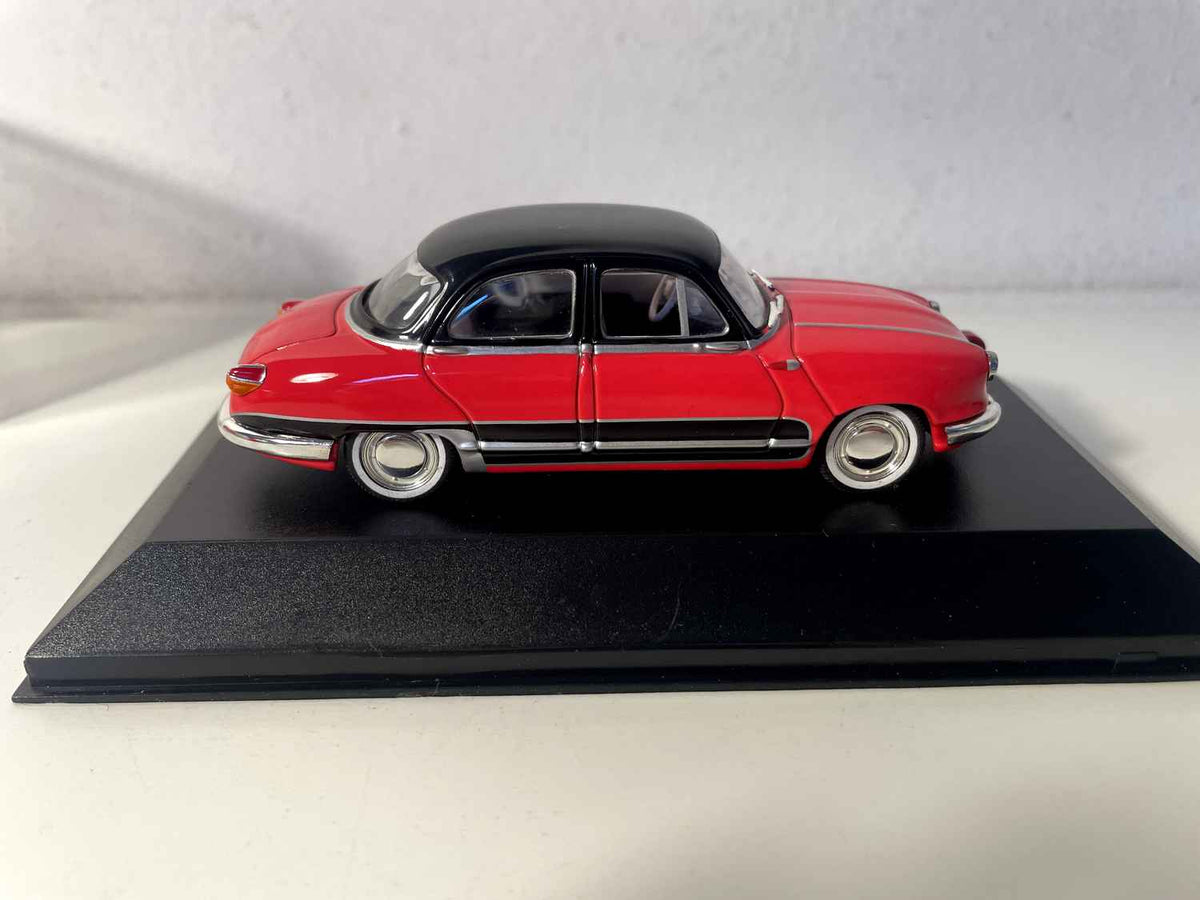Panhard Dyna Z12 Grand Standing rouge et toit noir de 1957 - NOSTALGIE référence N023