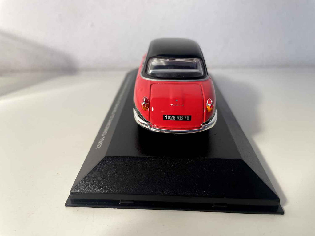 Panhard Dyna Z12 Grand Standing rouge et toit noir de 1957 - NOSTALGIE référence N023