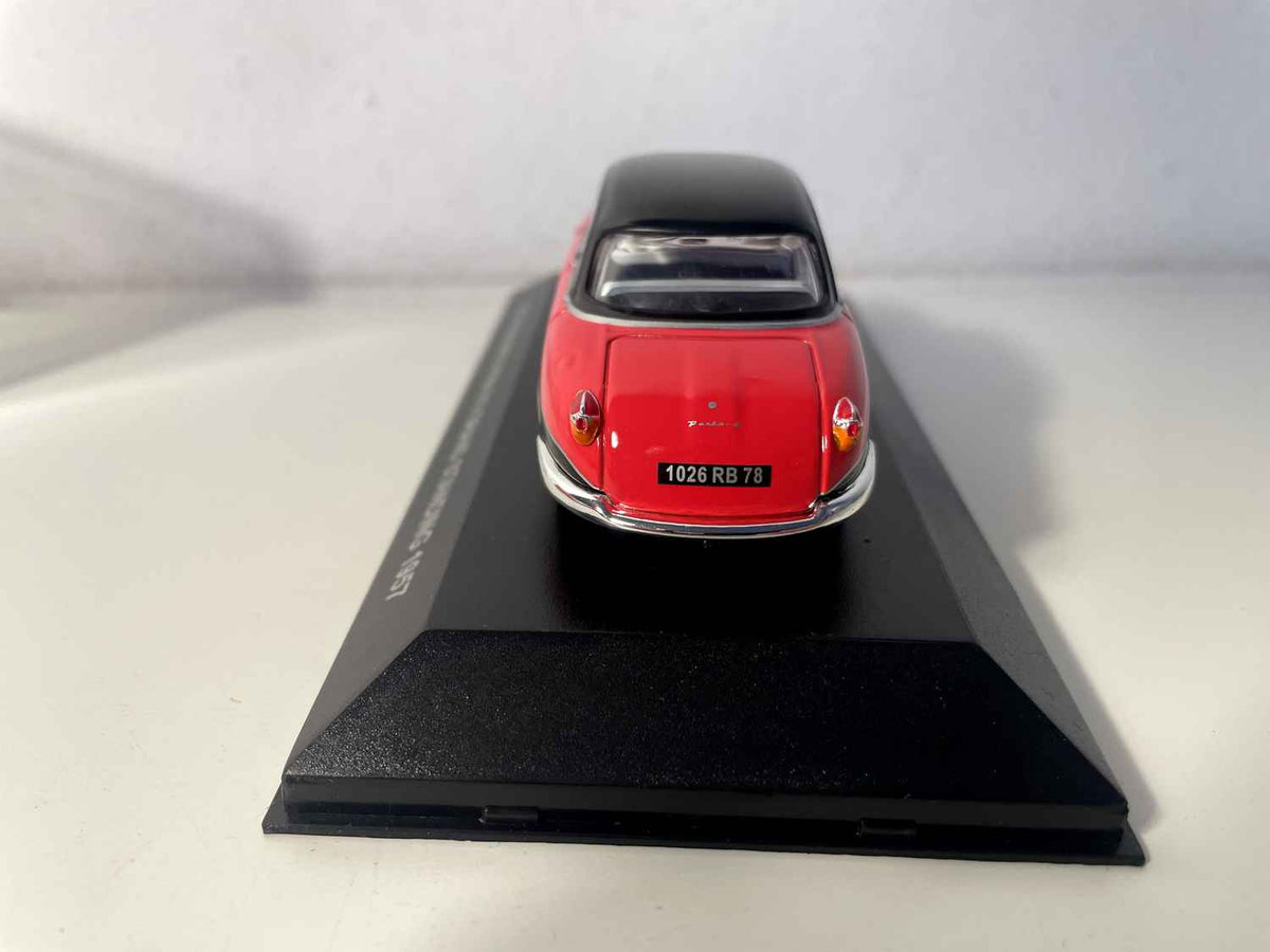 Panhard Dyna Z12 Grand Standing rouge et toit noir de 1957 - NOSTALGIE référence N023