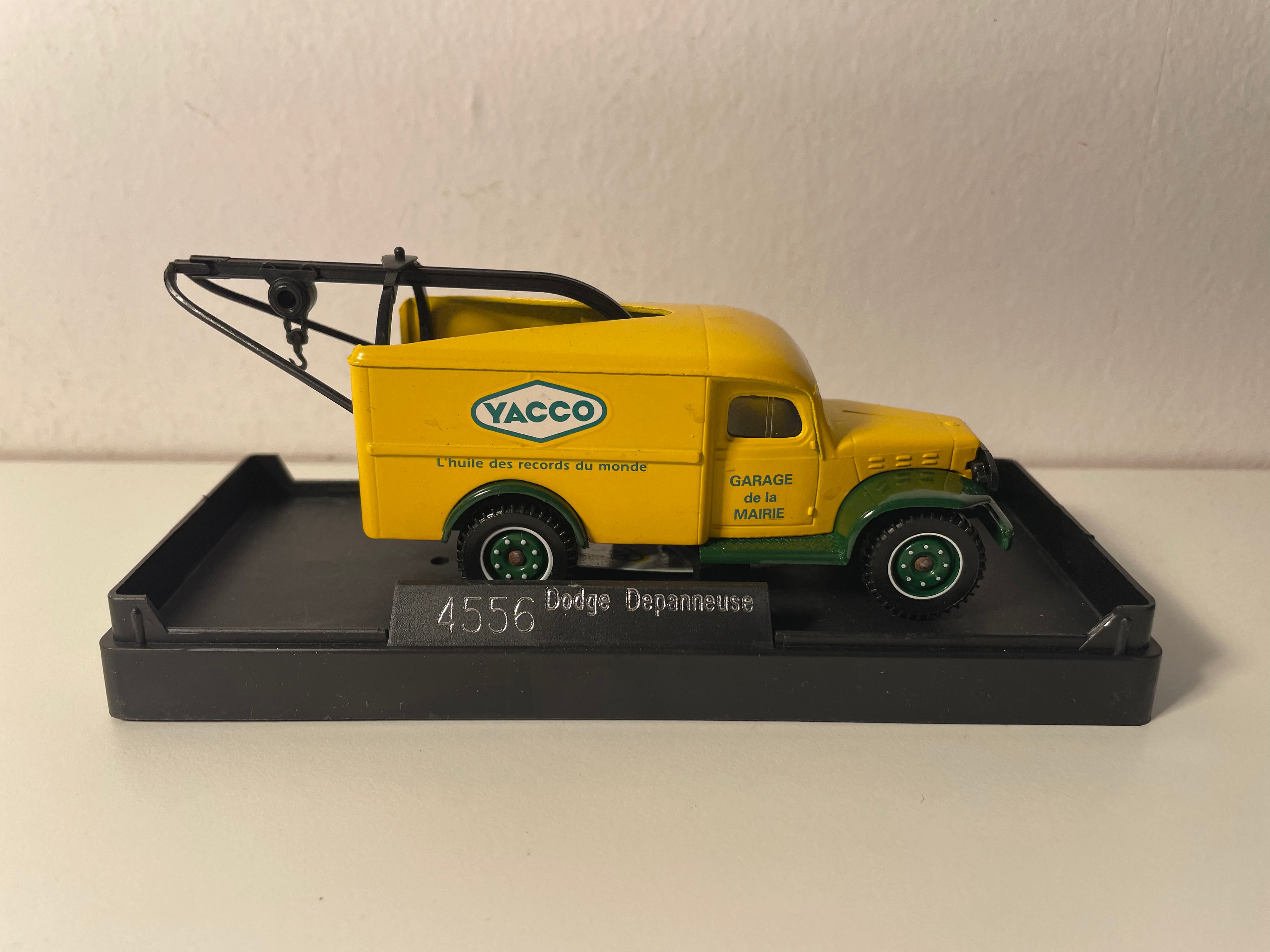 Dodge carro attrezzi giallo e verde del 1960 YACCO - Solido riferimento 4556 (scatola di cartone rosa)