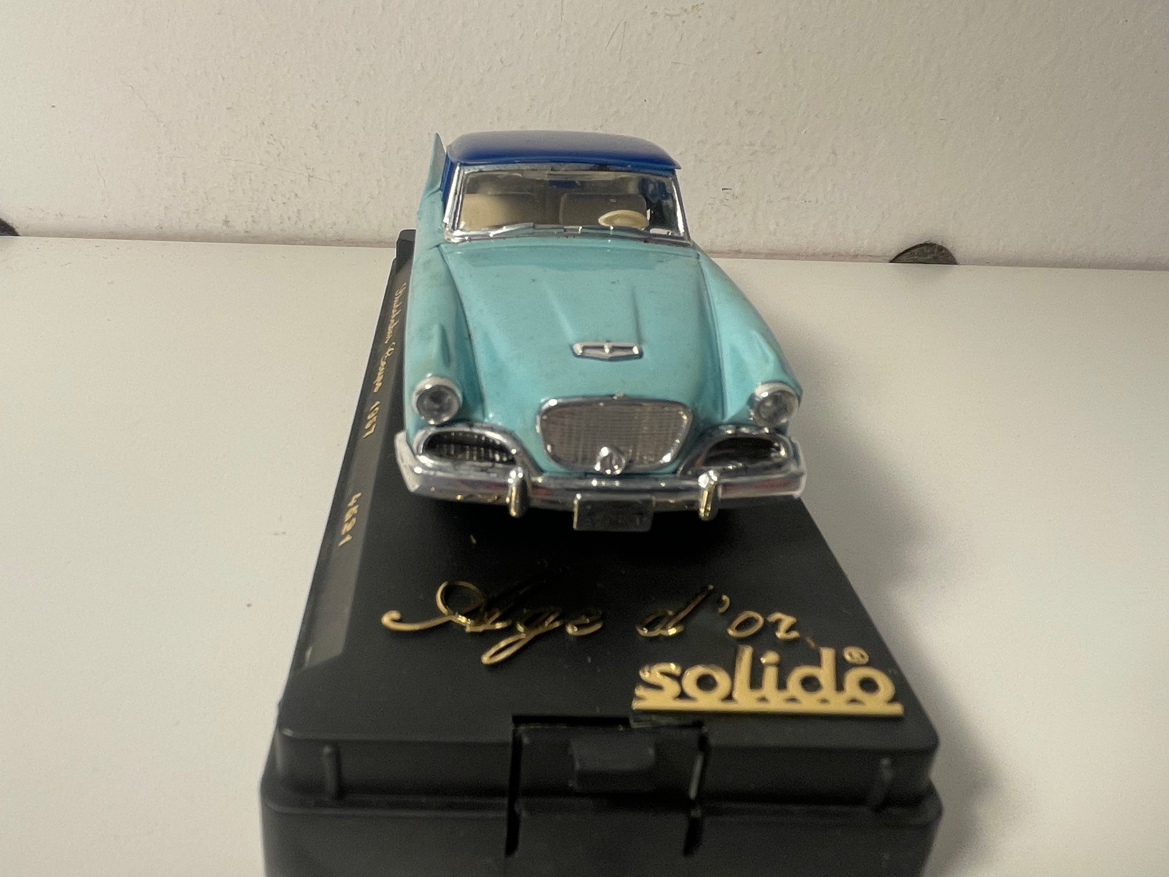 Studebaker coupé azul de 1957 - Solido referencia 4521